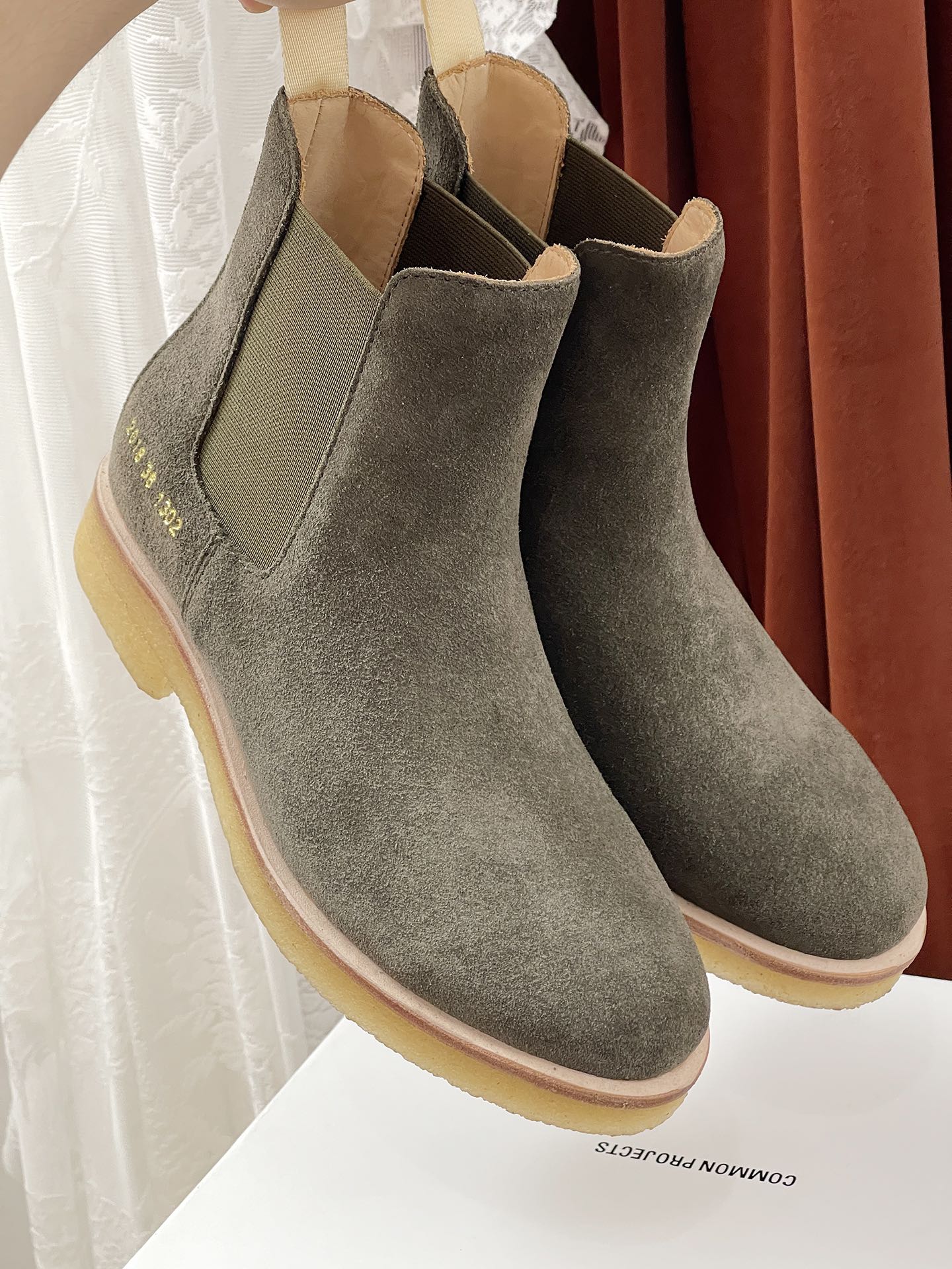 Review: Common Projects Chelsea Boots – Stylish and Comfortable Footwear for Men - 图片 7