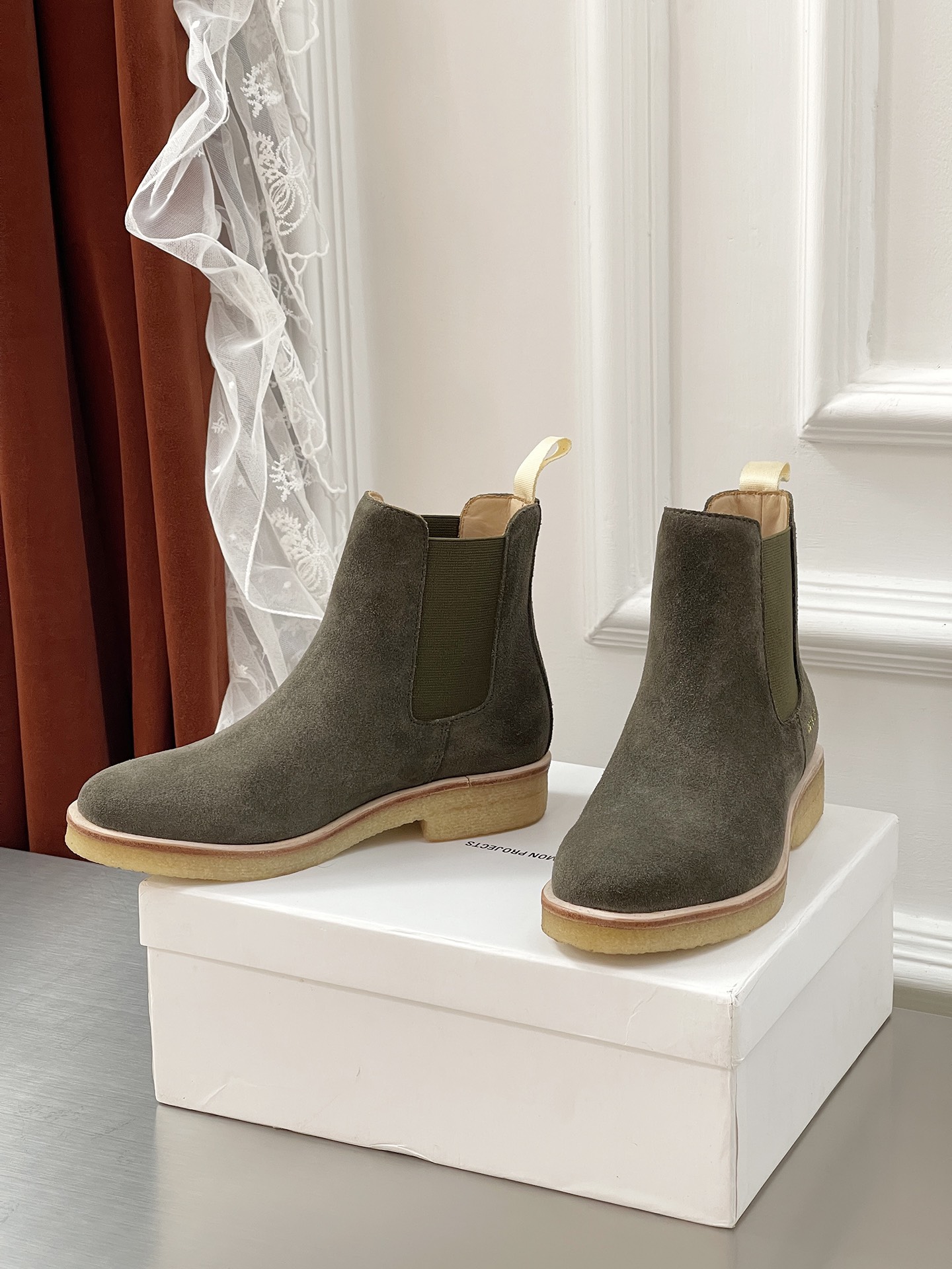 Review: Common Projects Chelsea Boots – Stylish and Comfortable Footwear for Men - 图片 2