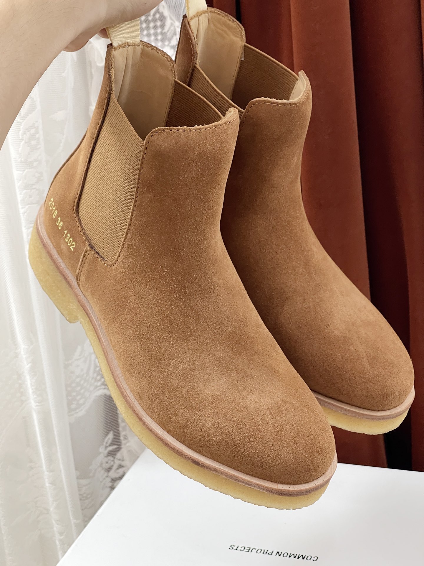 Review: Common Projects Chelsea Boots – Stylish and Comfortable Choice for Men