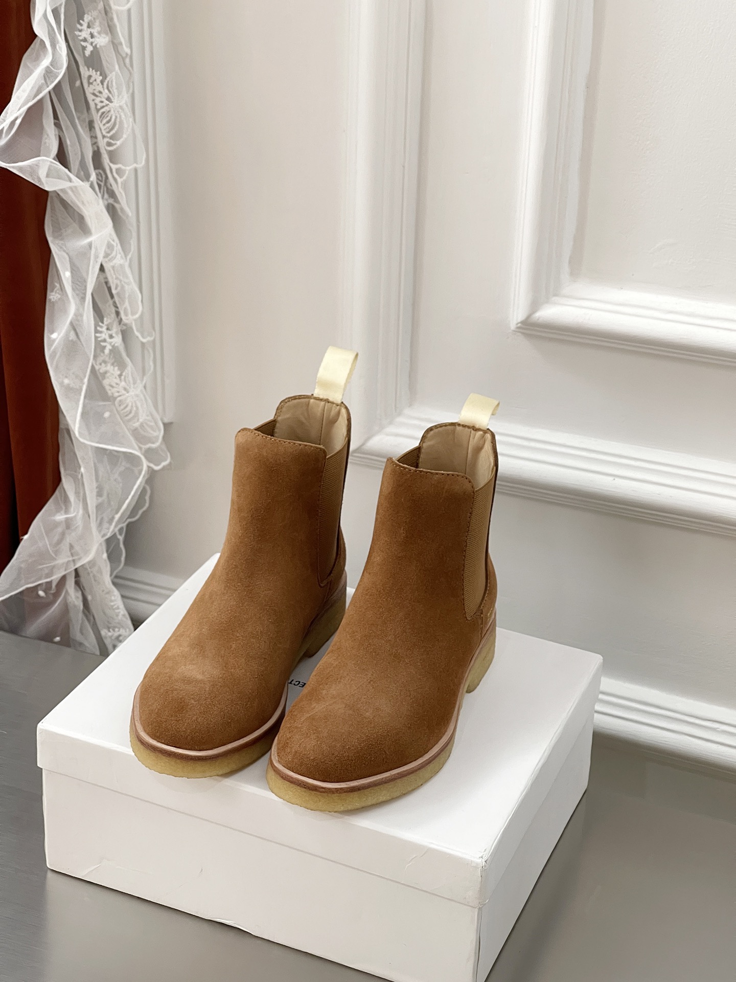 Review: Common Projects Chelsea Boots – Stylish and Comfortable Choice for Men - 图片 5