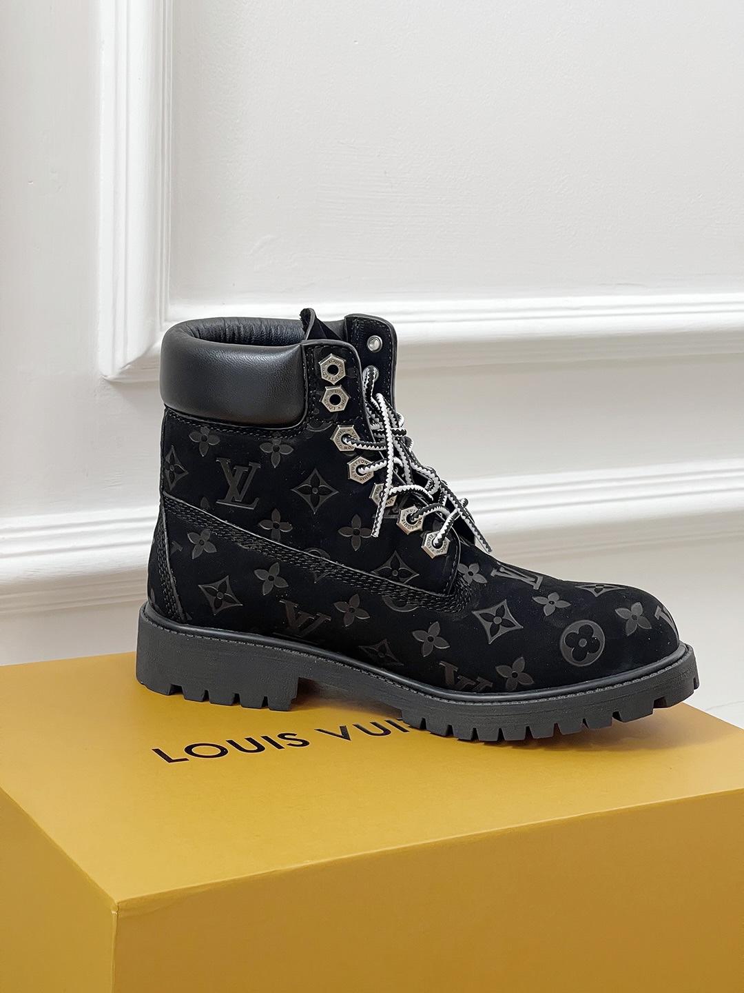 LV x Timberland Collaboration: Italian-Made Leather Shoes with LV Style - 图片 3