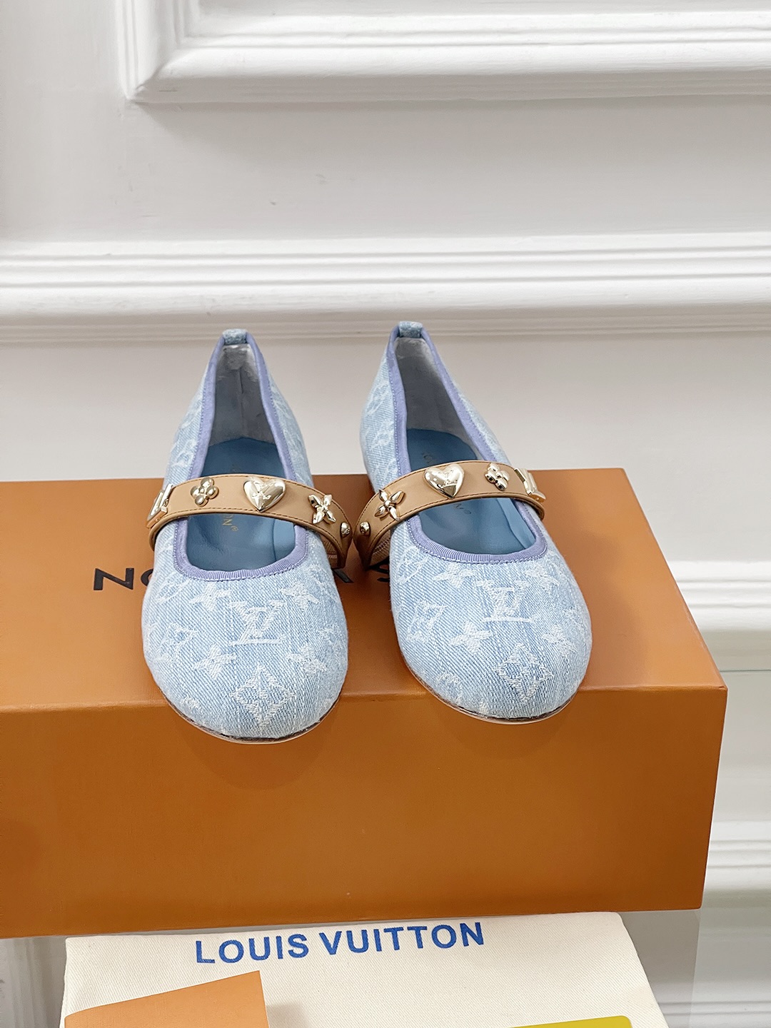 NO:232694,Mary Jane single shoes spring and summer flat shoes. There is no too much fancy design, classic texture, it is best to match it~ Upper material: cowhide/denim material. Shoe material: sheepskin Sole material: genuine leather sole Shoe size purchase: 35-40 (40 customization) P, Mary Jane, mary jane, flats, cowhide, sheepskin19860909玛丽珍单鞋春夏平底鞋 没有过多花俏的设计,经典质感,用来搭配最适合不过啦～ 鞋面材质:牛皮/牛仔布 鞋里材质:羊皮 鞋底材质:真皮底 鞋码选购:35-40（40定制）P,玛丽珍,mary jane,flats,cowhide,sheepskin,Women's Shoes