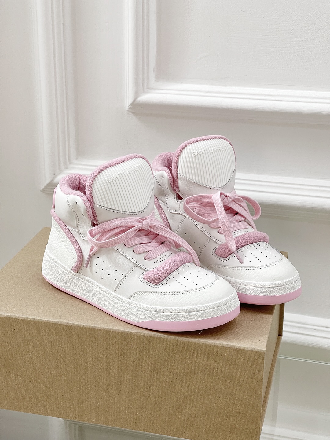 Saint Laurent’s Saint Roland Sneakers: Fashion’s New Classic White Shoes - 图片 1
