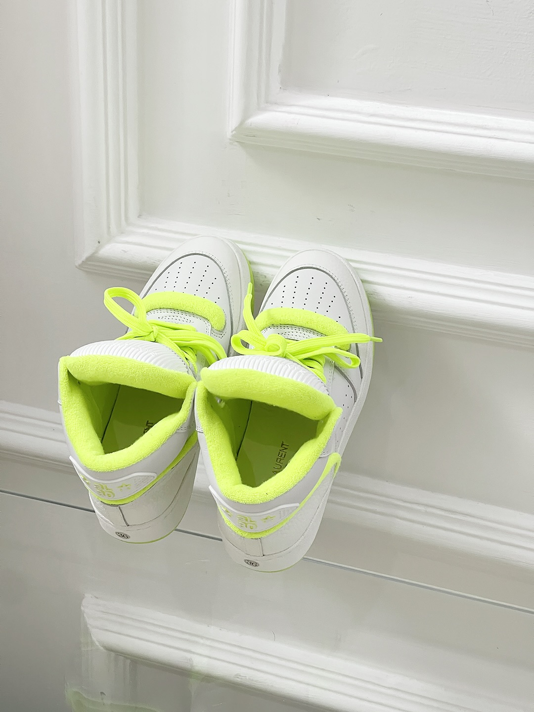Fashionable Saint Laurent White Shoes: A Must-Have for Personalized Style. - 图片 7