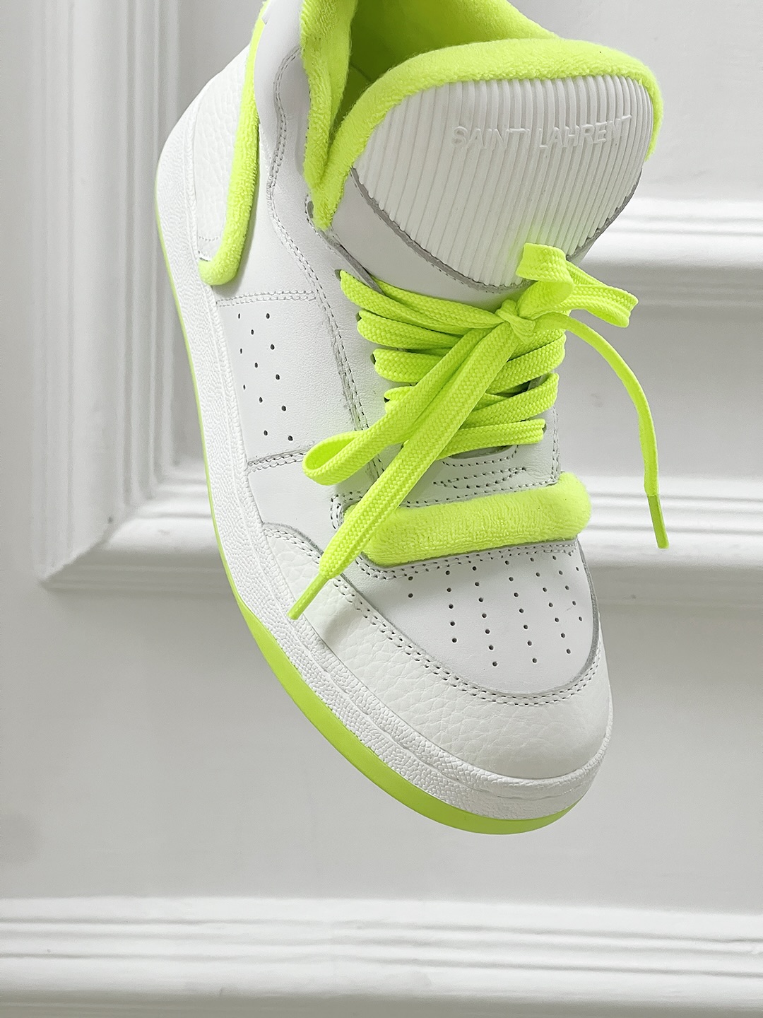 Fashionable Saint Laurent White Shoes: A Must-Have for Personalized Style. - 图片 9