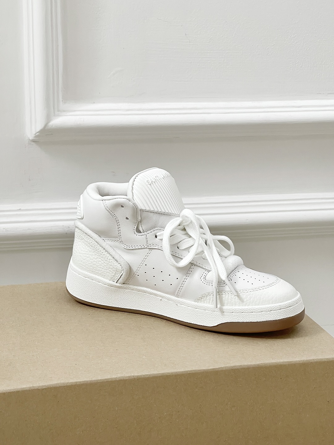 Saint Laurent’s Saint Roland Sneakers: Fashion’s New Classic White Shoes - 图片 4