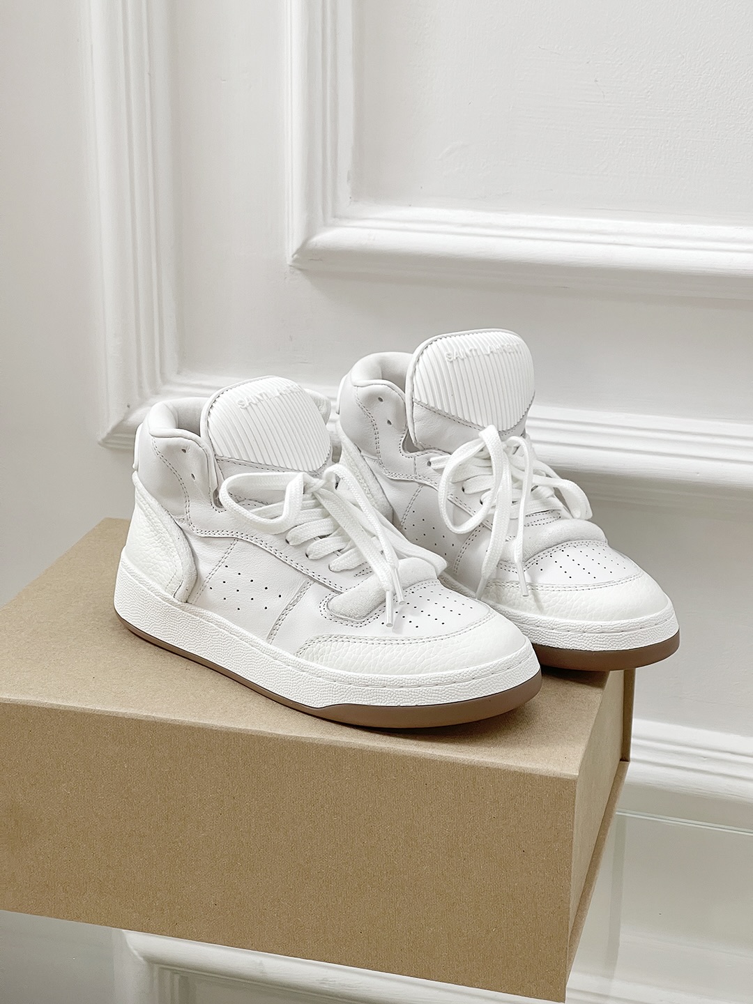 Saint Laurent’s Saint Roland Sneakers: Fashion’s New Classic White Shoes - 图片 1