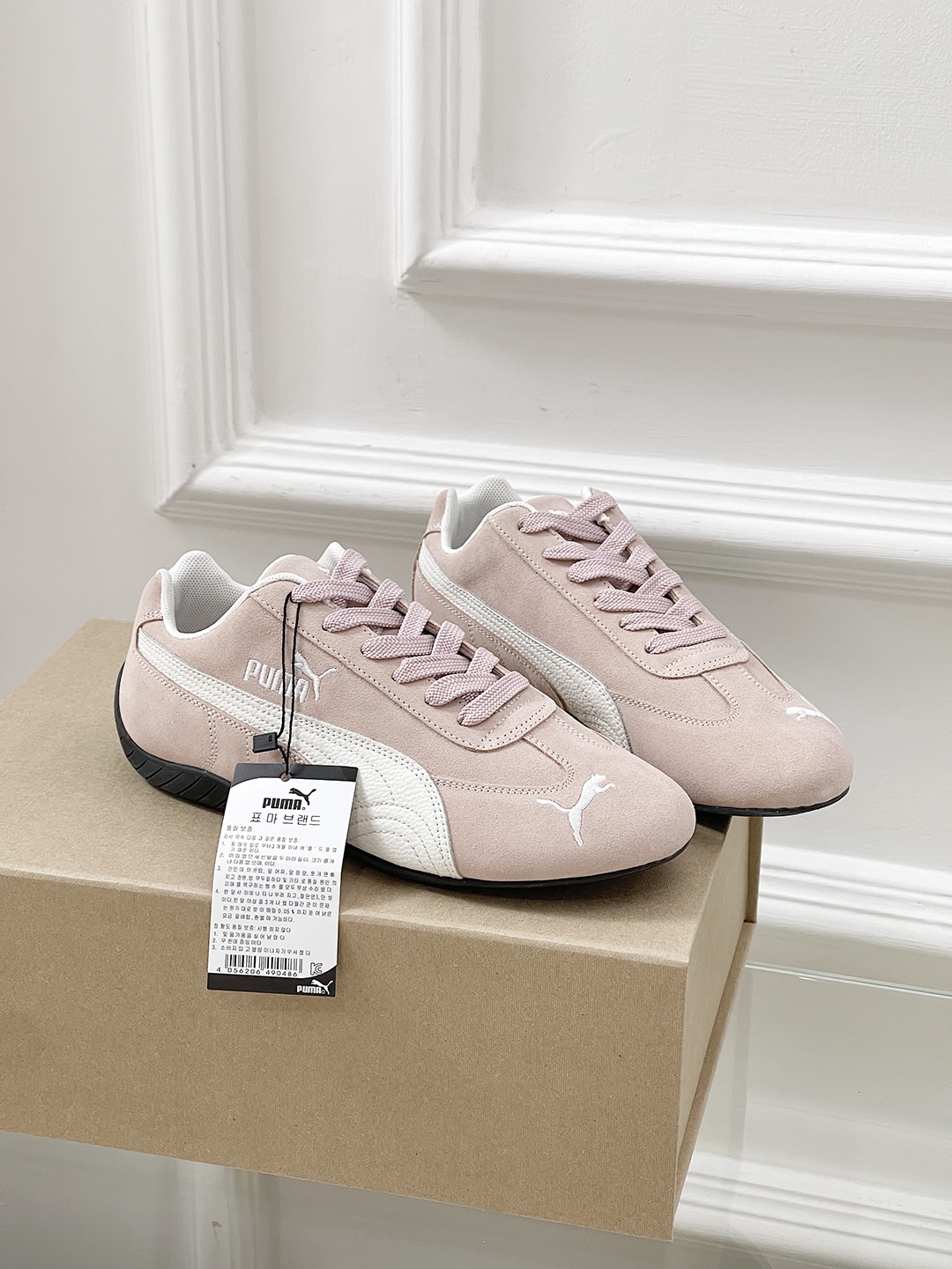 NO:232683,Designer branded sneakers!  The puma retro shoe shape that was planted by the blogger returns to its original and beautiful, because it is suede   mesh material. It is cute whether worn or taken off. The upper material is original custom ox back velvet, the shoe inside material is sheepskin, the sole material is original wear-resistant rubber non-slip sole, the shoe size is 35-40 (40 customized), casual shoes/sports shoes, sneakers, sheepskin19860909设计师品牌运动鞋！ 被博主种草的puma复古鞋型回归整活它独特且漂亮,因为它是绒面革＋网状材料.无论戴上还是脱下都很可爱. 鞋面材质原版定制牛反绒 鞋里材质羊皮 鞋底材质原版耐磨橡胶防滑底 鞋码选购35-40（40定制）,休闲鞋/运动鞋,sneakers,sheepskin,Women's Shoes