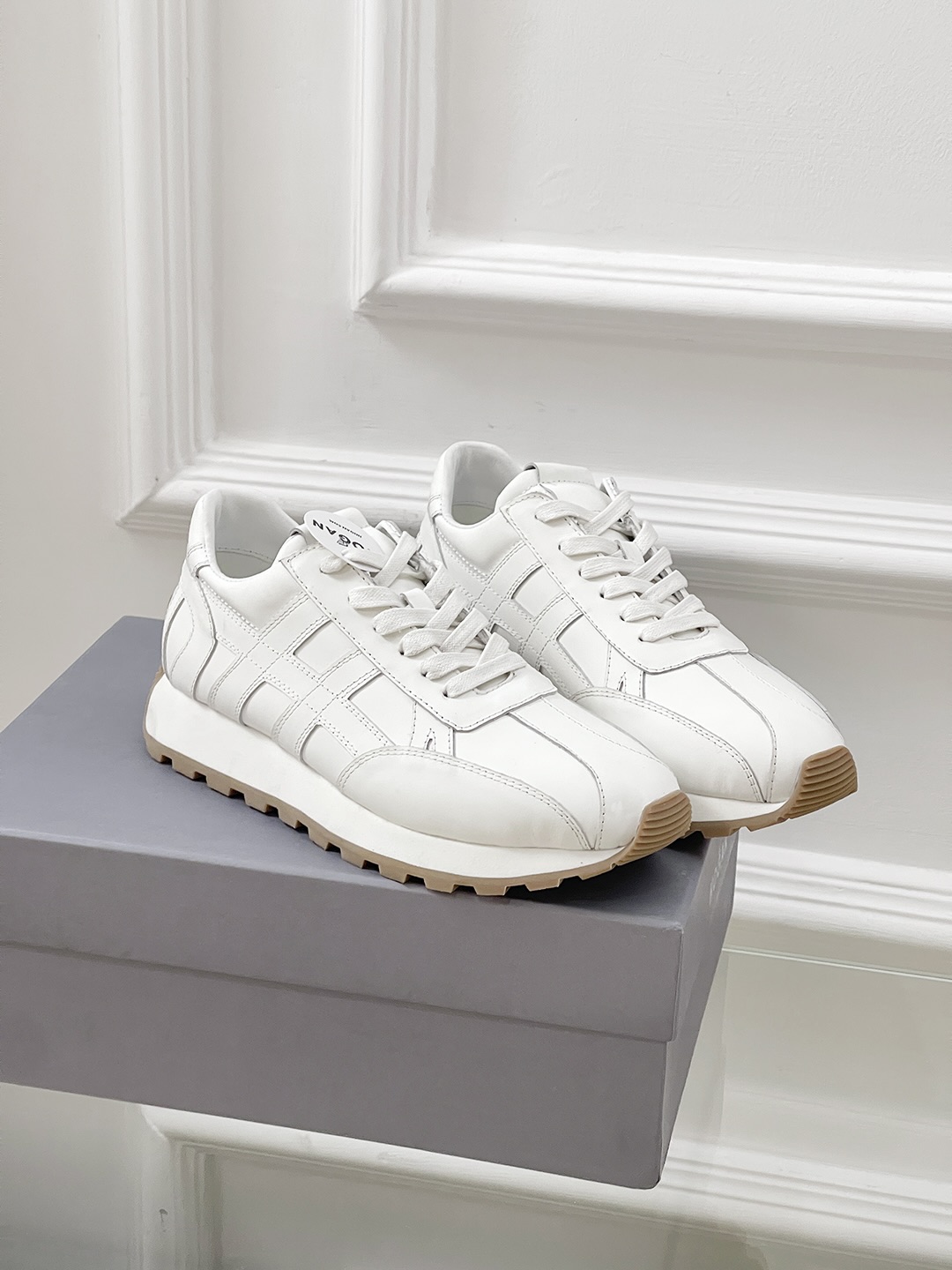 NO:232686,The new women's size series adopts a thick sole design decorated with vertical strips and ripples to make the luxurious shoes feel refreshed and energetic, shuttle through personality, seize the focus of attention, and set off a modern urban trend!  Upper material cowhide inner material sheepskin large sole rubber foam sole optional size 35-40 (40 customized), casual shoes/sports shoes, sneakers, cowhide, sheepskin19860909新款系列女码 采用饰以竖条和波纹的厚底设计令奢潮鞋履焕发新意活力、穿梭性格畅想、抢占视线焦点、在掀现代感都市风潮！ 鞋面材质牛皮 内里材质羊皮 大底材质橡胶发泡底 可选码数女35-40（40定做）,休闲鞋/运动鞋,sneakers,cowhide,sheepskin,Women's Shoes