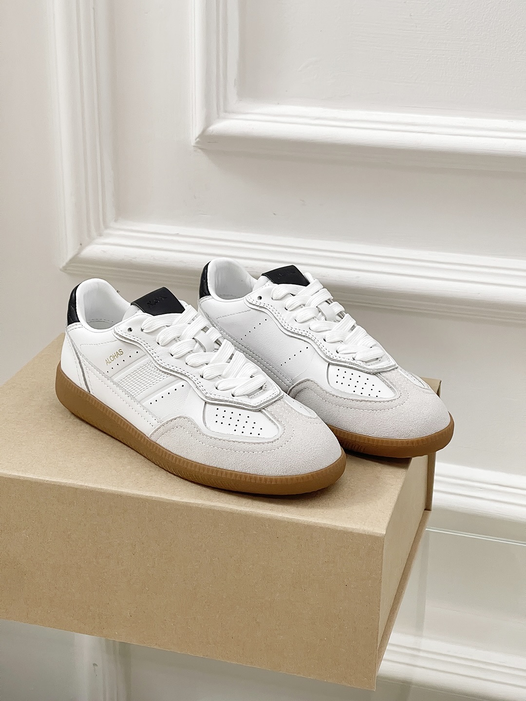 NO:232665,Spanish niche brand Dexue Shoes, purely handmade niche shoes, ins, many bloggers outfits, fabric top layer cowhide   mercerized velvet reverse fur, inner skin-friendly sheepskin, foot pad high elastic memory latex   sheepskin, outsole non-slip rubber outsole, size 35-40, factory six-color first-time, casual shoes/sports shoes, sneakers, cowhide, sheepskin19860909西班牙小众品牌德训鞋 纯手工制作的小众鞋子,ins超国外众多博主穿搭款 面料头层牛皮 丝光绒反毛皮 内里亲肤羊皮 垫脚高弹记忆乳胶 羊皮 大底防滑橡胶大底 码数35-40 工厂六色首发元,休闲鞋/运动鞋,sneakers,cowhide,sheepskin,Women's Shoes