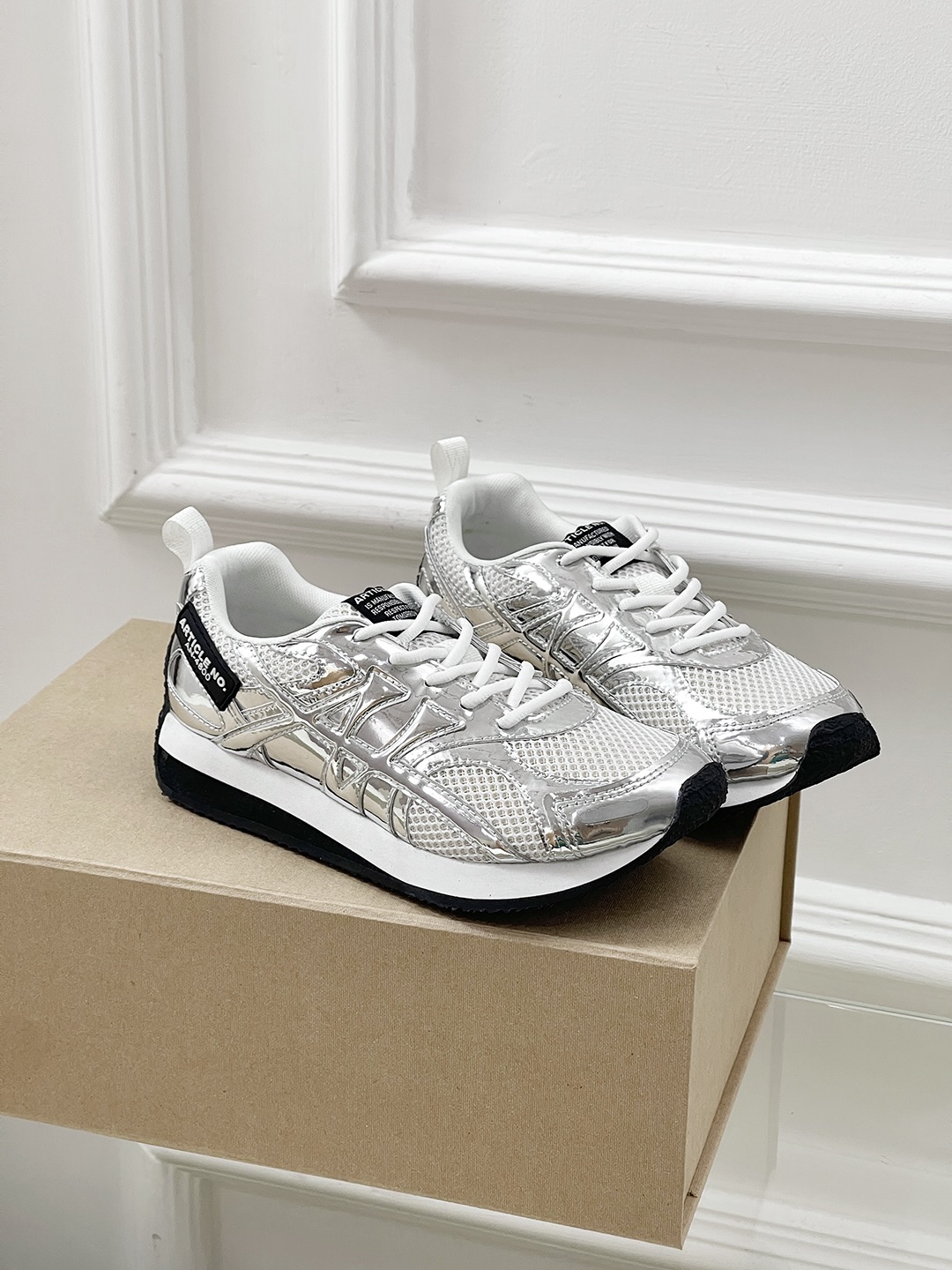 NO:232672,25SS new casual shoes, comfortable and lighter on the feet, built-in soft and elastic insoles can easily increase the height by 3.5 cm, and the cloud-like comfort is unprecedented, suitable for all commuting occasions. The simple and retro style takes into account details and innovation, which is more suitable for you who pursue quality and fashion, who defines outstanding style and interprets free attitude. There are so many color schemes that look so good!  Upper material top layer cowhide/mesh fabric shoe material mesh fabric sole original rubber sole optional size women's model 35-40 (40 customization), casual shoes/sports shoes, sneakers, cowhide1986090925SS 新品休闲鞋 上脚舒适脚感更轻盈,内置软弹鞋垫轻松增高3.5厘米,云朵般舒适感前所未有,适用于各种通勤场合.简约复古的造型兼顾了细节与创新更加适合追求品质与时髦的你定义出众型格演绎自由态度 超多配色太好看啦！ 鞋面材质头层牛皮/网布 鞋里材质网布 鞋底材质原版橡胶底 可选尺码 女款35-40（40定制）,休闲鞋/运动鞋,sneakers,cowhide,Women's Shoes