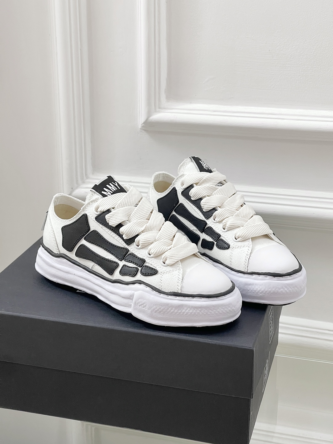 NO:232674,SS24 new sneakers This shoe is soft and cute, the fat fufu Morandi color scheme is really good, and the fabric is also very comfortable, the legs are long and thin recently become popular. The upper material is canvas/toe layer cowhide, the shoe material is mesh, the sole is original sole, optional size for women 35-40, men 39-45 (for women 40, men 45 customized), casual shoes/sneakers, cowhide19860909SS24新款运动鞋 这款鞋软萌软萌的,胖fufu莫兰迪配色真的很好看,而且它这个面料也是很舒服,显的腿又长又细近期大火 鞋面材质帆布/头层牛皮 鞋里材质网布 鞋底材质原版底 可选尺码女35-40 男39-45（女40男45定制）,休闲鞋/运动鞋,sneakers,cowhide,Women's Shoes