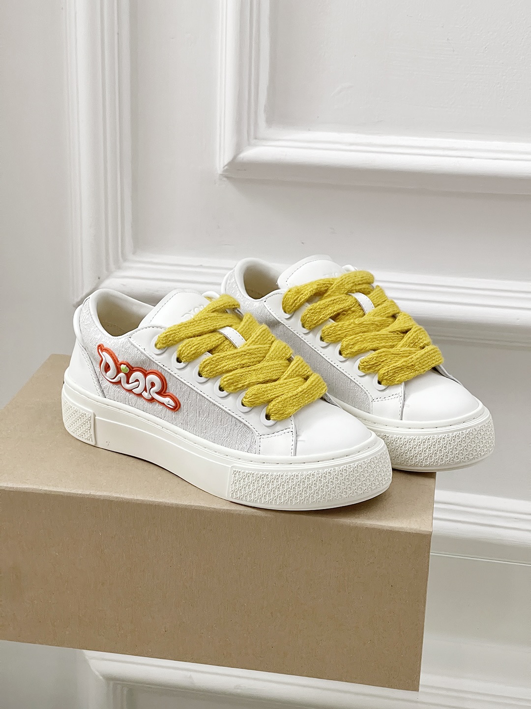 NO:232681,The co-branded model has finally arrived!  New spring 25, limited numbered model, fashionable silhouette highlights texture, side trim with Oblique print, showing the brand style, looking durable and not easy to get out of date, can be worn all year round, easy to match, easy to wear, good looking, upper material canvas/top layer cowhide, shoes, sheepskin, sole material original sole, optional size for women 35-40, men 39-45 (female 40, men 45 customized), casual shoes/sports shoes, sneakers, cowhide, sheepskin19860909联名款终于等到了！ 25春季新款,限量编号款,时尚廓形凸显质感,侧边饰于Oblique印花,尽显品牌风范,耐看不易过时,一年四季都可以穿,好搭 好穿 好看 鞋面材质帆布/头层牛皮 鞋里材质羊皮 鞋底材质原版底 可选尺码女35-40 男39-45（女40男45定制）,休闲鞋/运动鞋,sneakers,cowhide,sheepskin,Women's Shoes