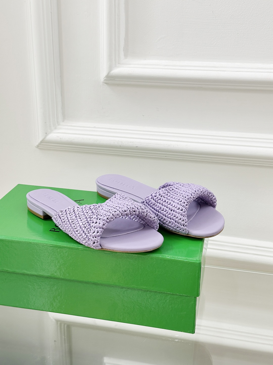 Bottegga Venneeta’s Stylish House: Original Sheepskin Shoes, Sizes 35-43.