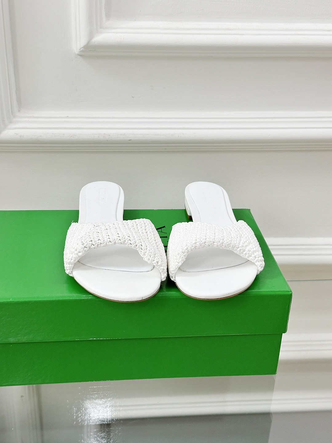 Bottegga Venneeta’s Stylish Sheepskin Shoes: Original, Special, and Chic - 图片 2