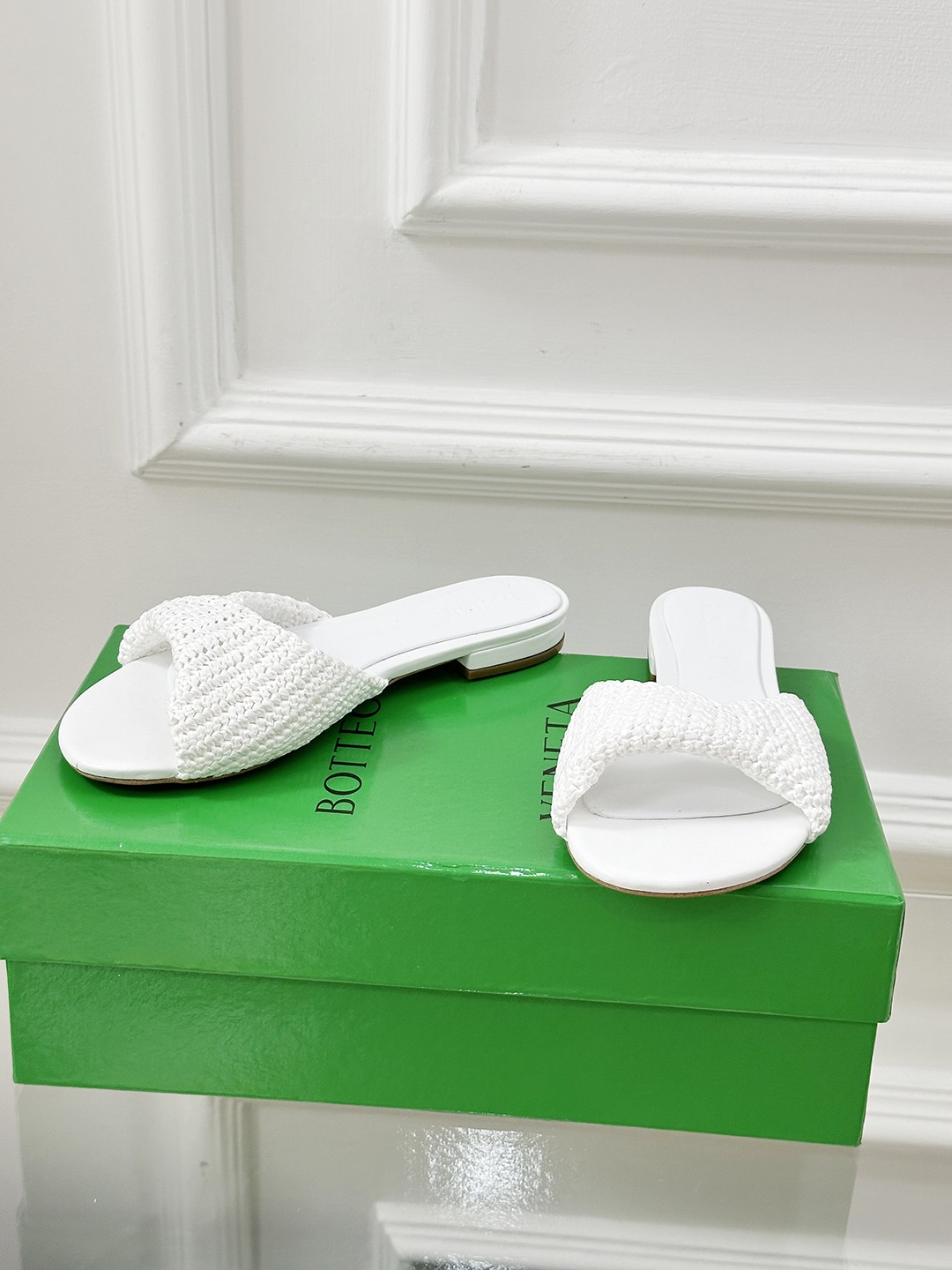 Bottegga Venneeta’s Stylish Sheepskin Shoes: Original, Special, and Chic - 图片 3