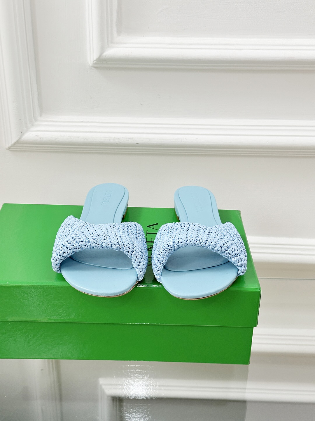 Bottegga Venneeta’s Stylish Shoe Collection with Sheepskin Texture and Various Sizes - 图片 2