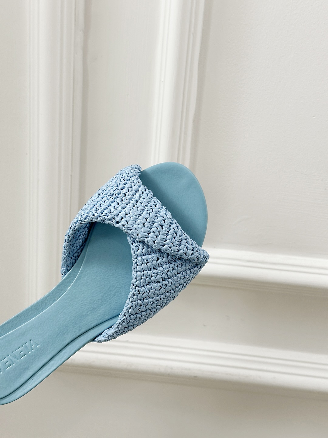 Bottegga Venneeta’s Stylish Shoe Collection with Sheepskin Texture and Various Sizes - 图片 8