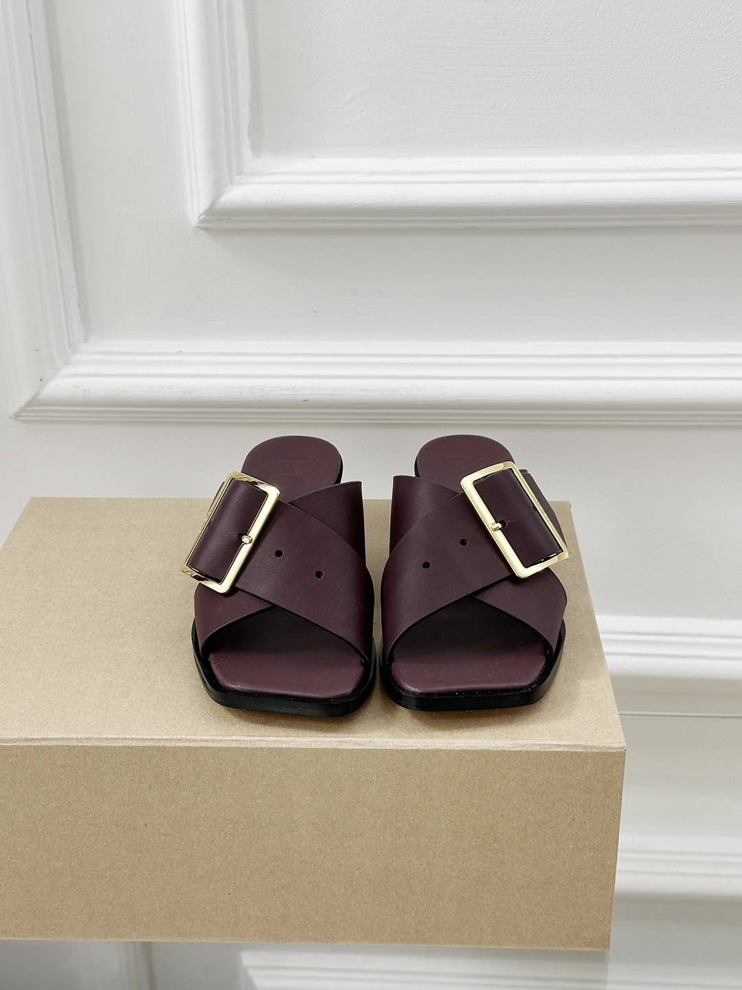 Loewe Leather Buckle Heeled Sandals - Stylish and Comfortable Summer Shoes 3 i1743324278243 332 0 1