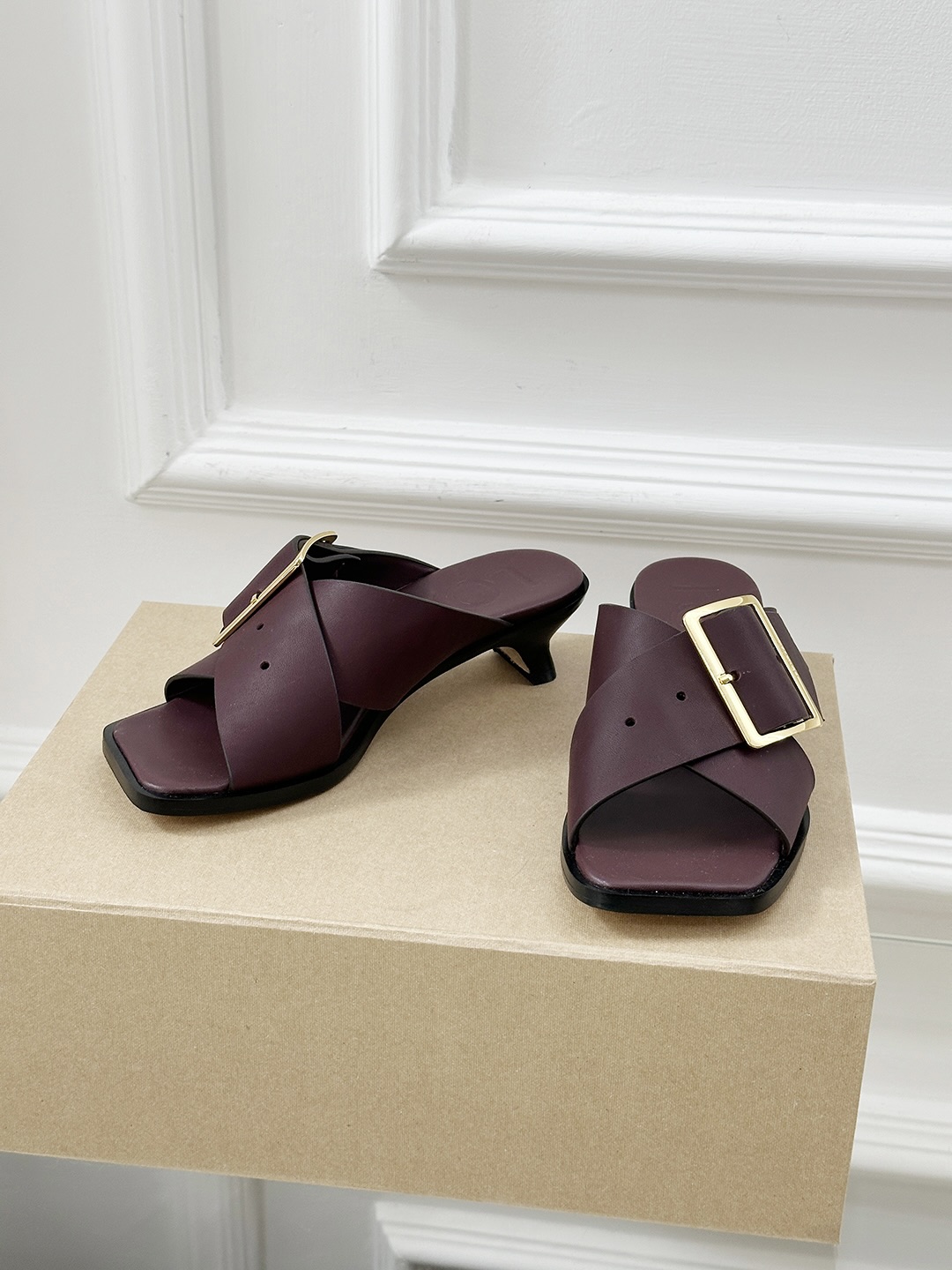Loewe Leather Buckle Heeled Sandals - Stylish and Comfortable Summer Shoes 4 i1743324279620 6944 0 2