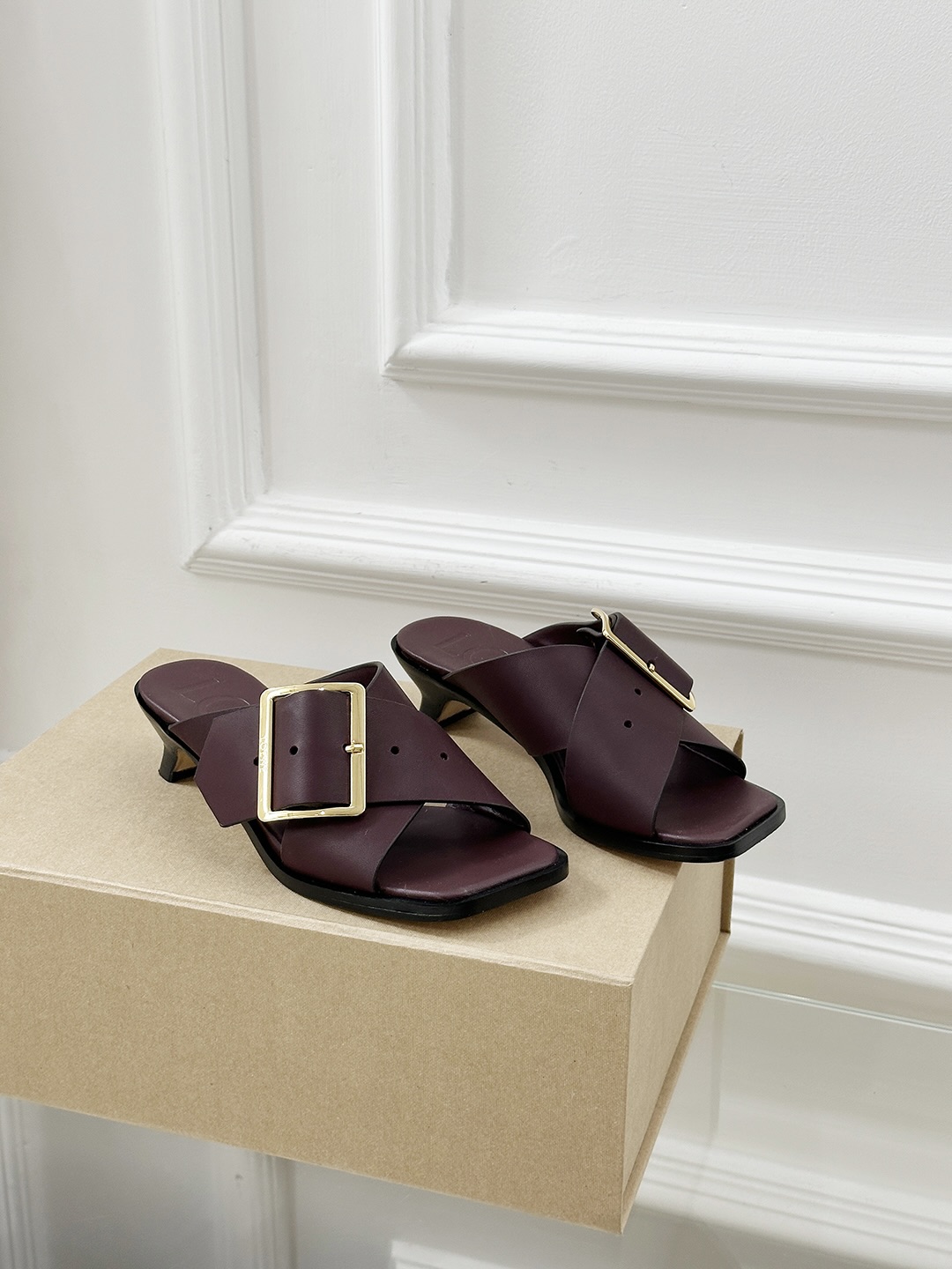 Loewe Leather Buckle Heeled Sandals - Stylish and Comfortable Summer Shoes 1 Loewe Leather Buckle Heeled Sandals - Stylish and Comfortable Summer Shoes