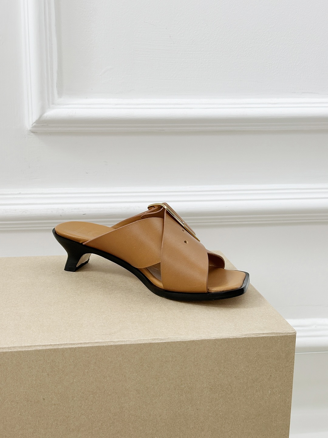 LOEWE Women's Leather Buckle Slide Sandals Elegant Summer Mules 5 i1743324331050 1182 0 3
