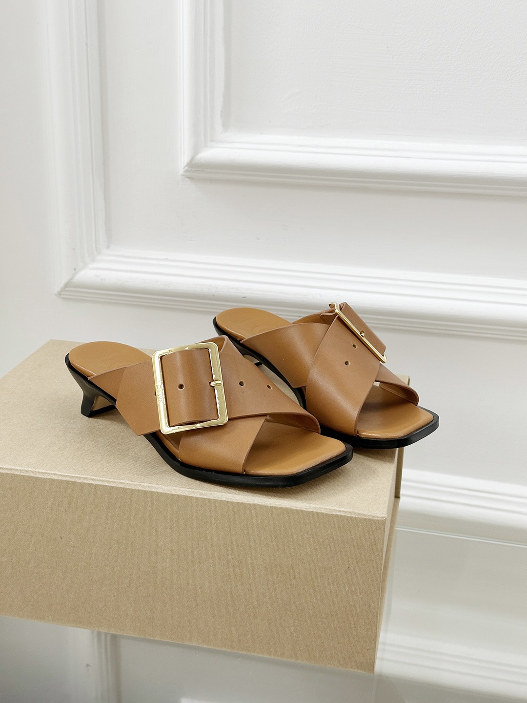 LOEWE Women's Leather Buckle Slide Sandals Elegant Summer Mules 2 i1743324331050 911 0 0