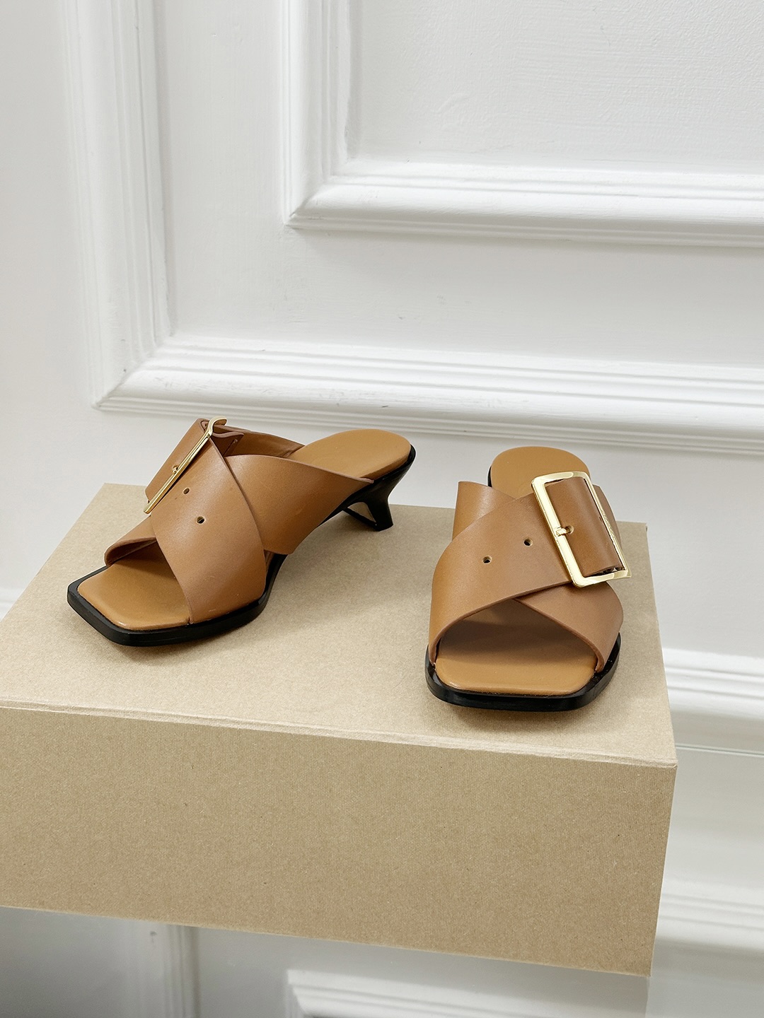 LOEWE Women's Leather Buckle Slide Sandals Elegant Summer Mules 4 i1743324331051 5142 0 2