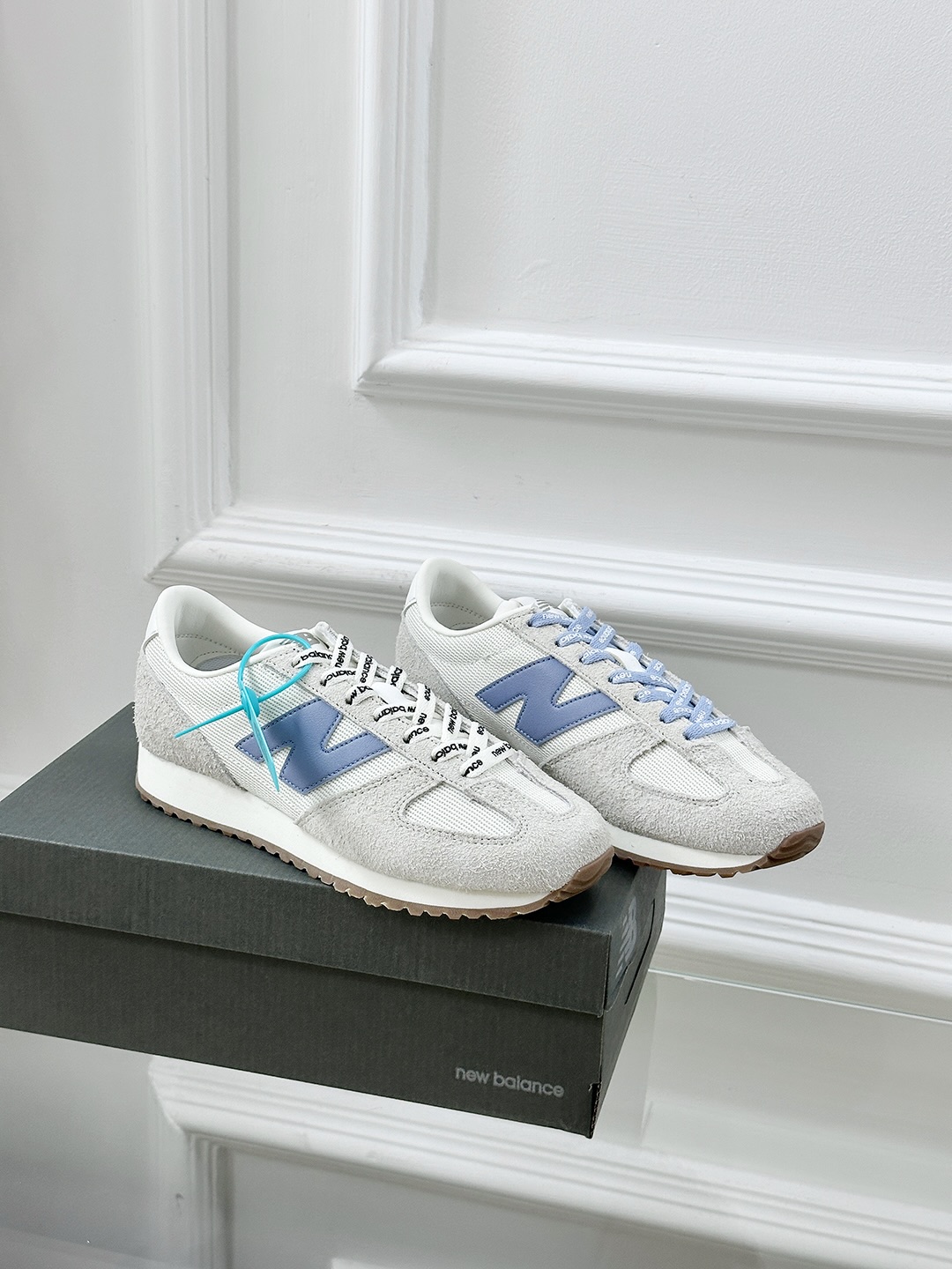 NO:244477,/American retro, vibrant retro Forrest Gump jogging shoes continue the classic and make a new debut!  Specially equipped with limited edition shoelaces, unlocking a variety of ways. Switch the unique and classic red and blue CP color scheme as you like, and create a rich retro charm and trendy information. Original fabric 1:1 material, outsole rubber outsole   high elastic and wear-resistant velvet, size 36-46.5 yuan, casual shoes/sports shoes, sneakers19860909/美式复古,活力复古阿甘慢跑鞋 延续经典,全新登场！特别附赠限量版鞋带,解锁多样系法.随心所欲切换个性风尚经典不朽的红蓝CP配色,碰撞出浓郁的复古韵味与潮流信息 面料原版1:1材质 大底橡胶大底 高弹耐磨绒 码数36-46.5 元,休闲鞋/运动鞋,sneakers,Women's Shoes