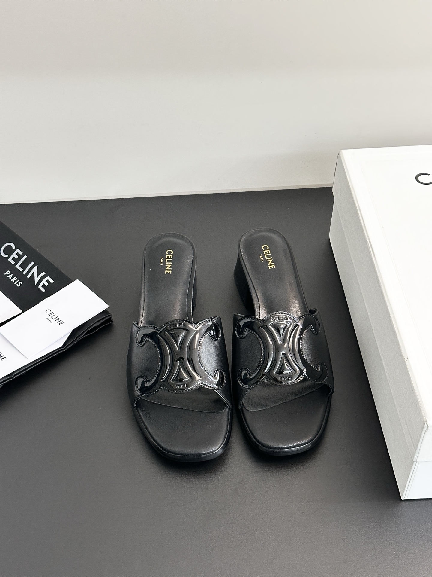 NO:244478,〖〗SS new product Silin retro Roman sandals, no pressure to enter and exit the counter, heavy industrial version, refuse to see fake low goods, original last, debug N times, this one is absolutely Vintage retro flavor, upper material is imported cowhide, shoe material is calf leather, sole is genuine leather sole, shoe size 35-40 (41 custom made without return and exchange) full set of packaging, slippers sandals, sandals, slippers, cowhide19860909〖〗SS新品思琳复古罗马凉鞋 进出专柜无压力,重工版,拒绝一眼假low货 原版楦型,调试N次、这款上脚绝对Vintage复古风味十足 鞋面材质头层进口牛皮 鞋里材质小牛皮 鞋底材质真皮底 鞋码35-40(41定做不退换)全套包装,拖鞋凉鞋,sandals,slippers,cowhide,Women's Shoes