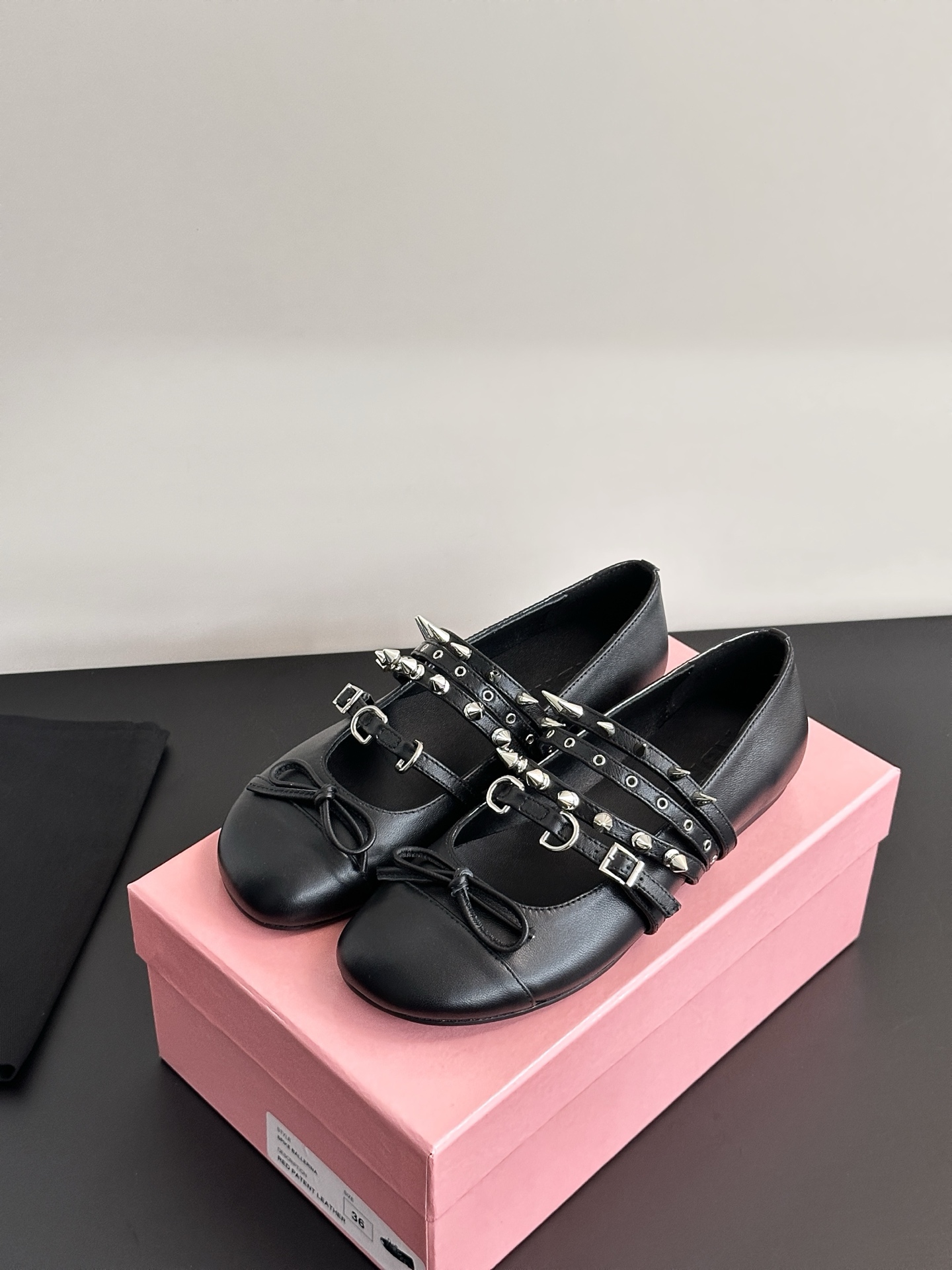 Stylish Ballerina Spring Outfit from Abra, Spain: Sweet and Punk Textures. - 图片 5