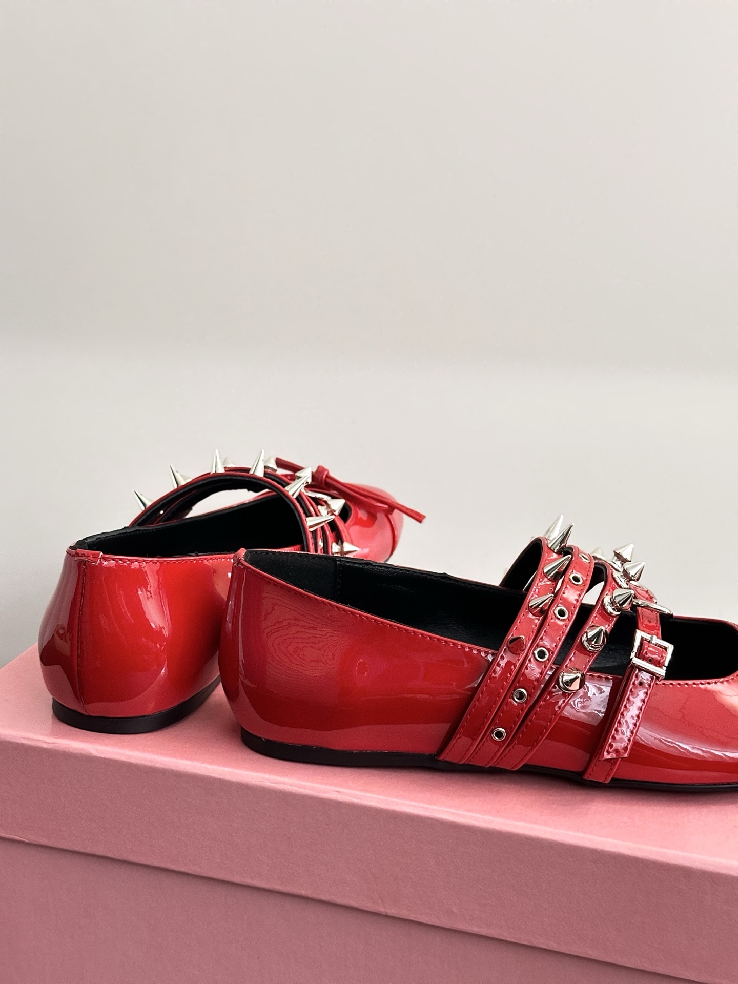 Stylish Spring Ballerina OOTD in Abra, Spain: Sweet and Punk Shoes Highlighted - 图片 8