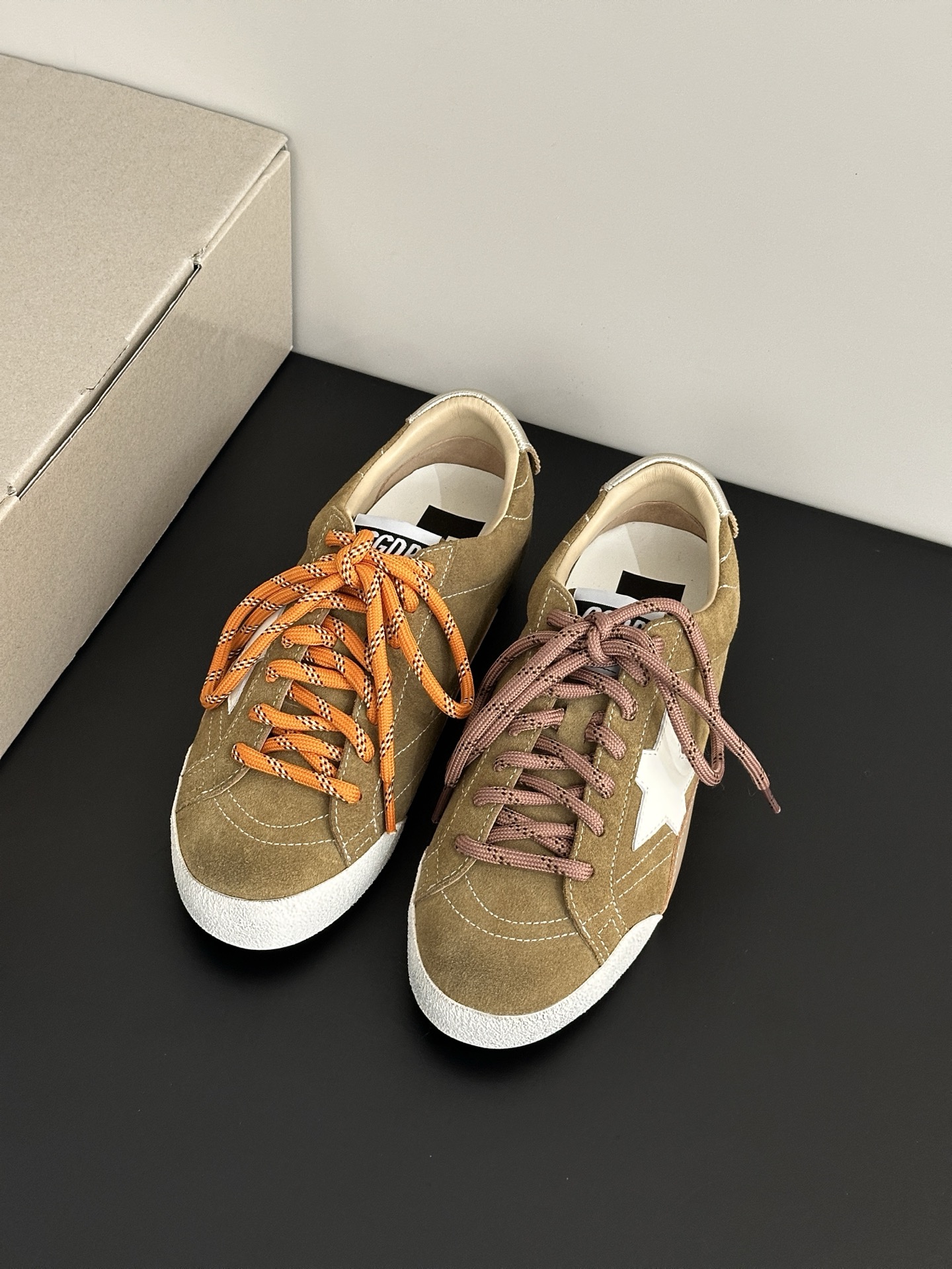 Golden Goose True Star: Retro Style with Modern Twist in Sneakers