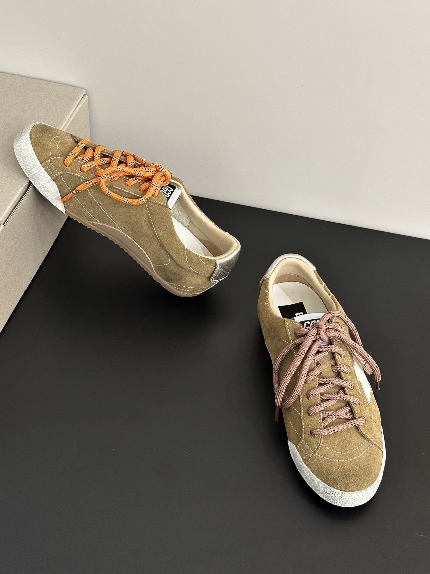 Golden Goose True Star: Retro Style with Modern Twist in Sneakers - 图片 4