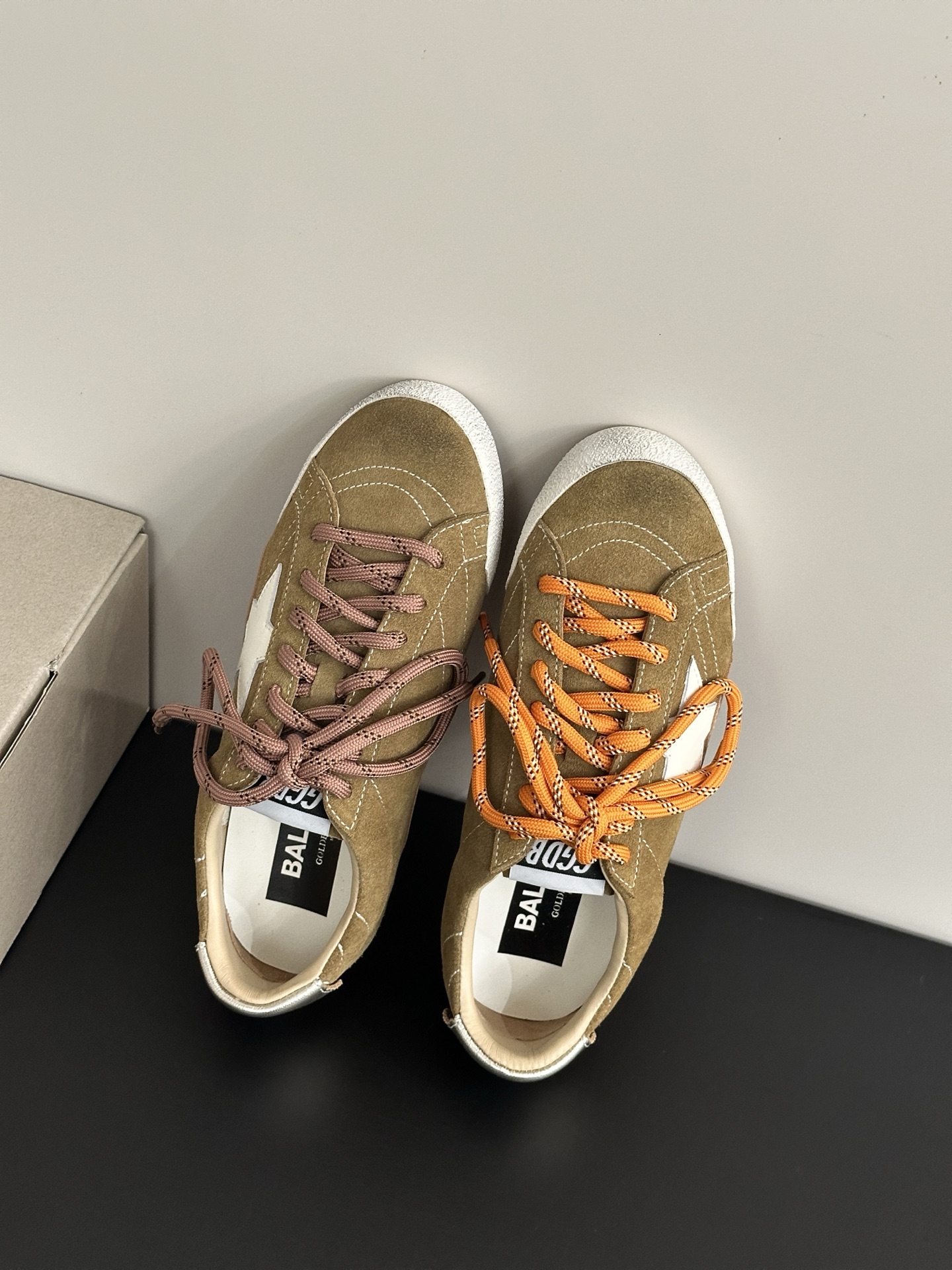 Golden Goose True Star: Retro Style with Modern Twist in Sneakers - 图片 6