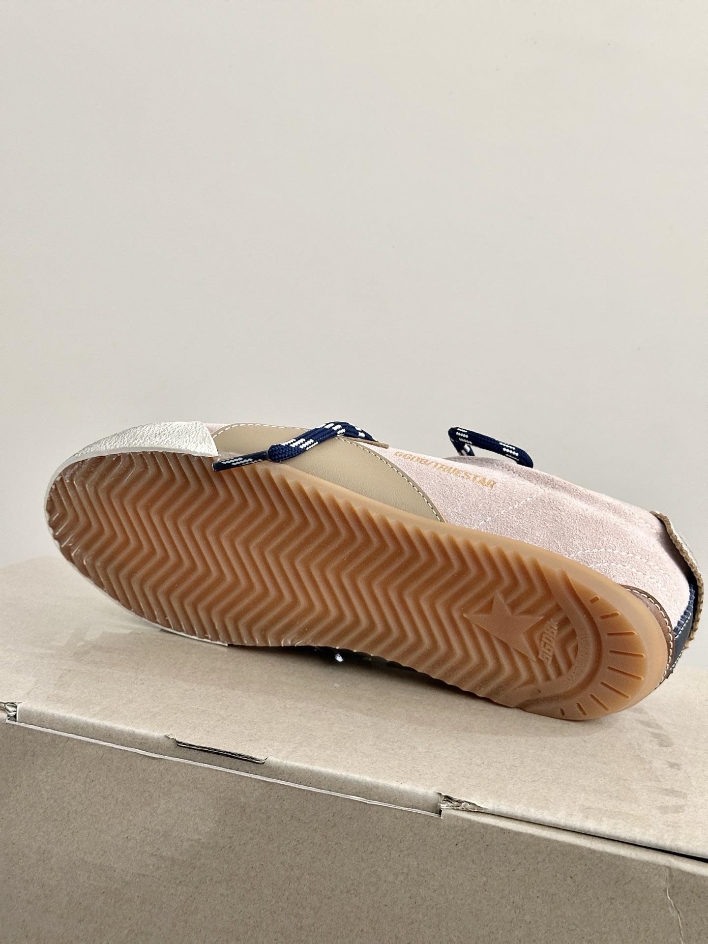 Golden Goose True Star: Retro Style and Performance with Unique Design - 图片 9