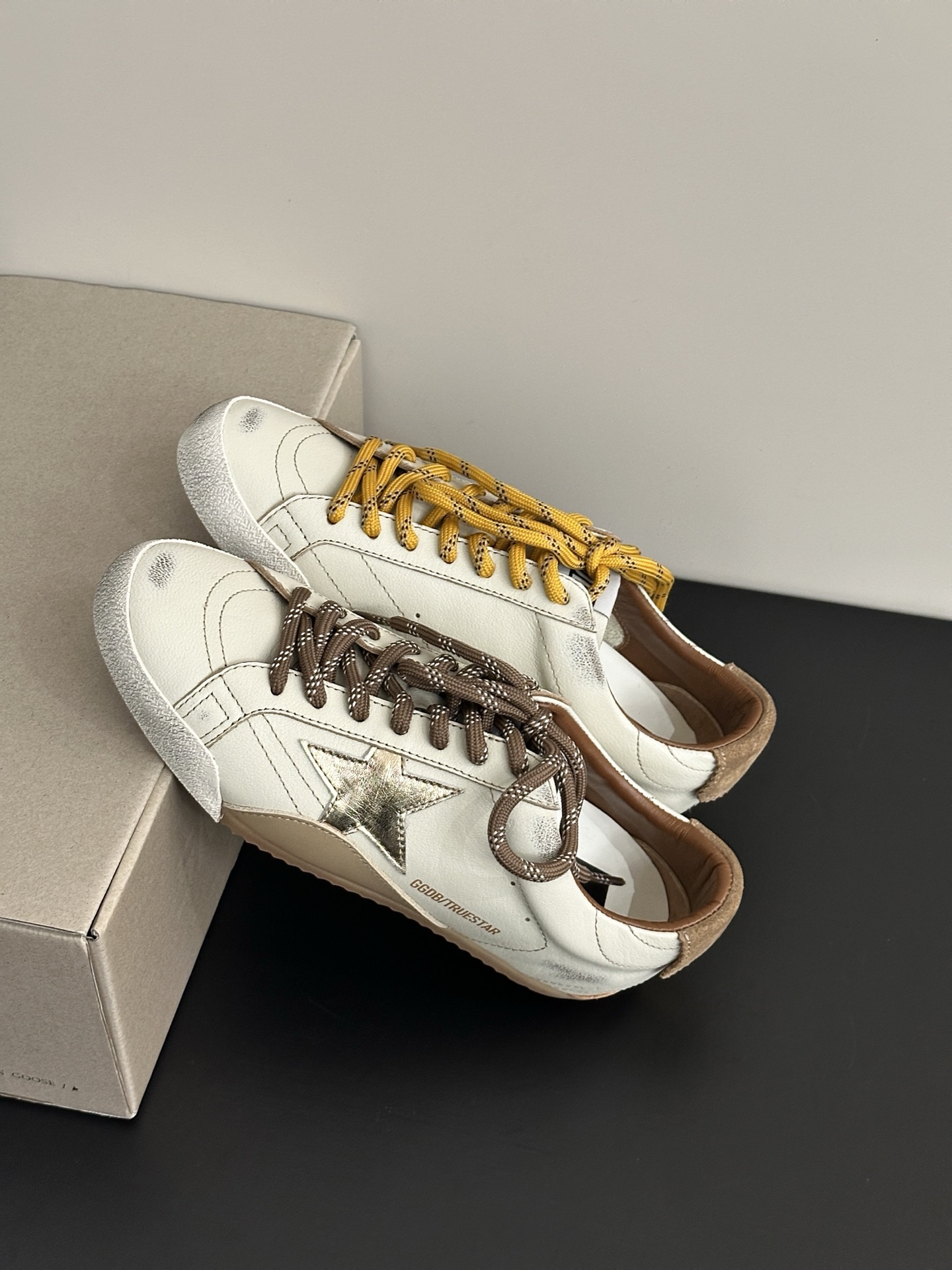 Golden Goose True Star: Retro Style with Modern Twist in Sneaker Design - 图片 3