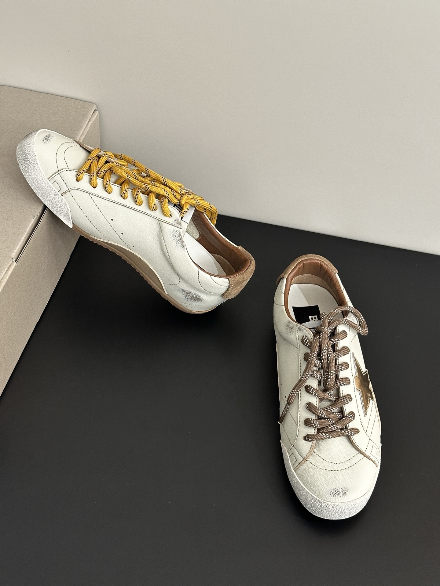 Golden Goose True Star: Retro Style with Modern Twist in Sneaker Design - 图片 4