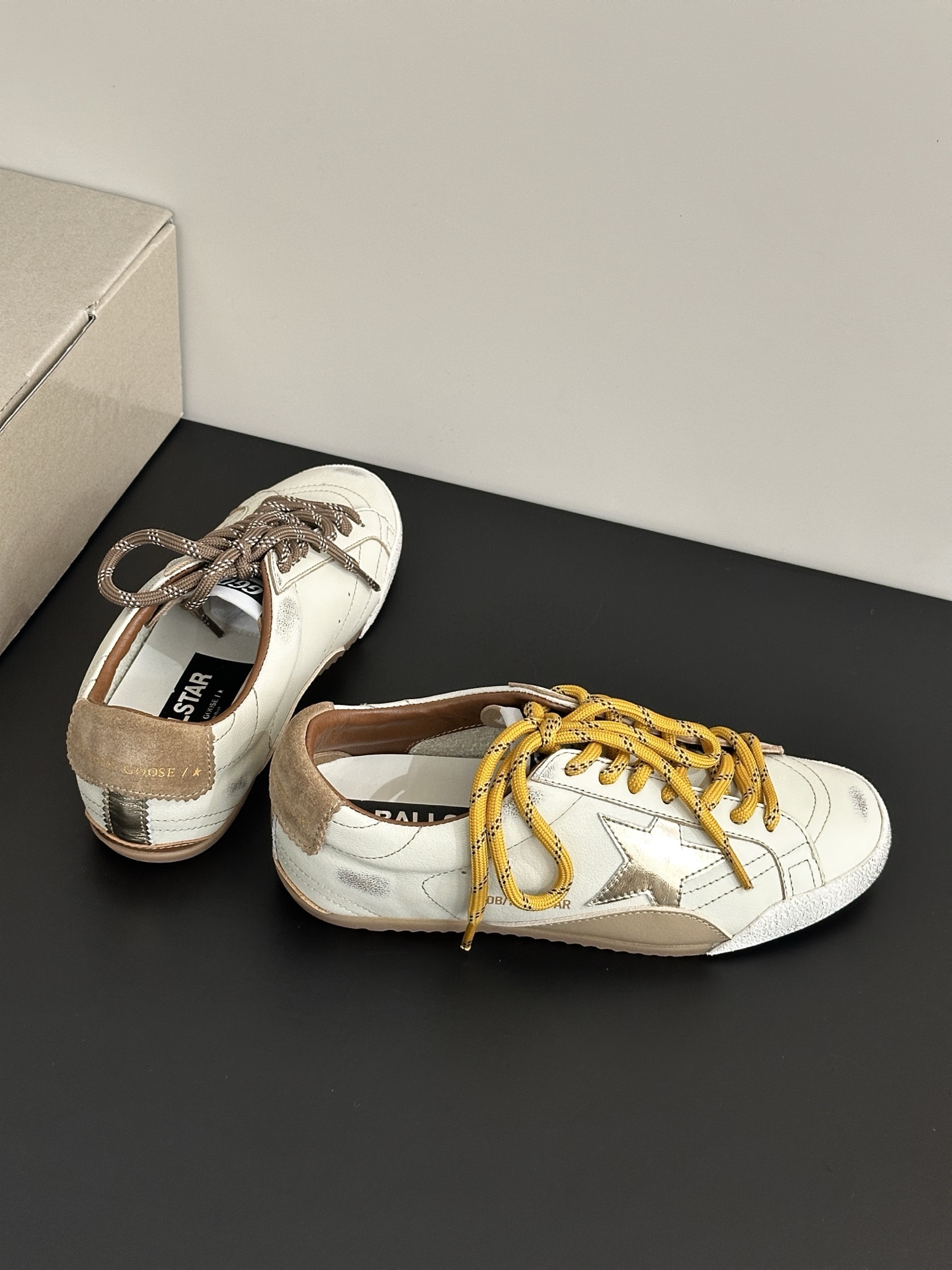 Golden Goose True Star: Retro Style with Modern Twist in Sneaker Design - 图片 5