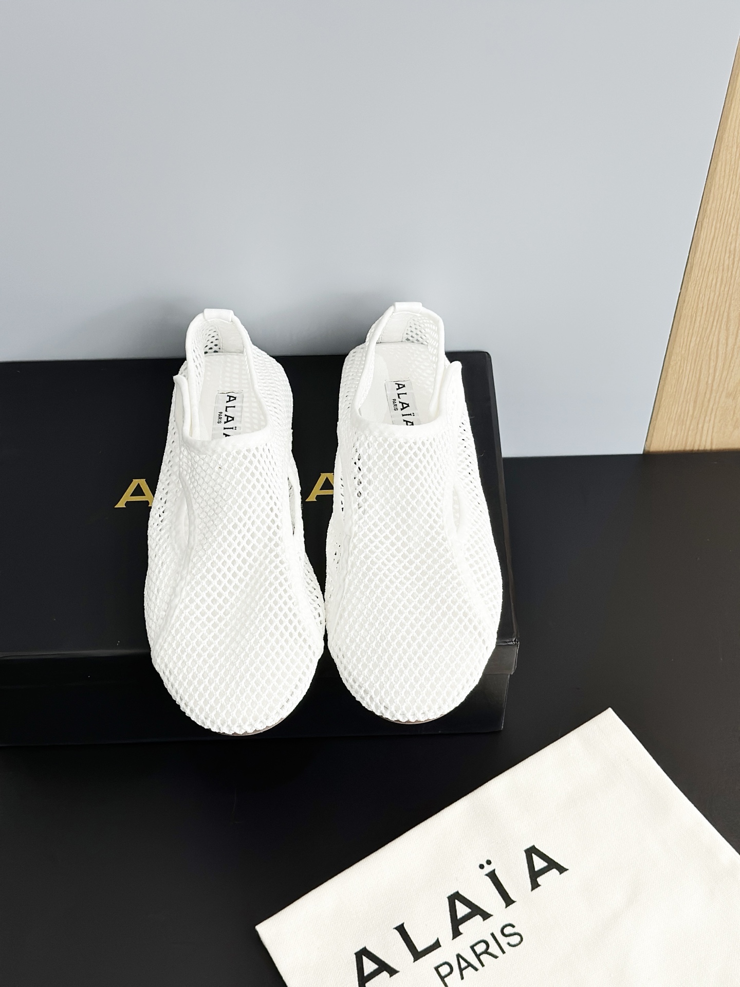 NO:402508,Alaiya ballet shoes, quirky and cute, and addicted to the pit, like philatelic collection, a pair of unsatisfactory, sweet and cool, hollow upper with a delicate and elegant temperament, the brand's elegant rivet style is extremely fashionable, the shoe shape is more delicate than diamond style, the mesh style is particularly comfortable on the feet, most suitable for summer shoes, Jumei Jumei upper material is top layer cowhide/mesh, shoe material is sheepskin, sole material is original molded rubber sole, shoe size is 35-39 (40 customized), ballet shoes, cowhide, sheepskin19860909阿莱亚芭蕾舞鞋,古灵精怪可可爱爱的存在 且入坑上瘾,像集邮一样 一双不过瘾,甜酷感十足镂空款鞋面秀气 兼具品牌的优雅气质铆钉款时髦度超高,鞋型比钻款秀气网面款上脚特别舒适 最适合夏天鞋 巨美 巨美 鞋面材质头层牛皮/网面 鞋里材质羊皮 鞋底材质原版开模橡胶底 鞋码选购35-39（40定制）,芭蕾舞鞋,cowhide,sheepskin,Women's Shoes