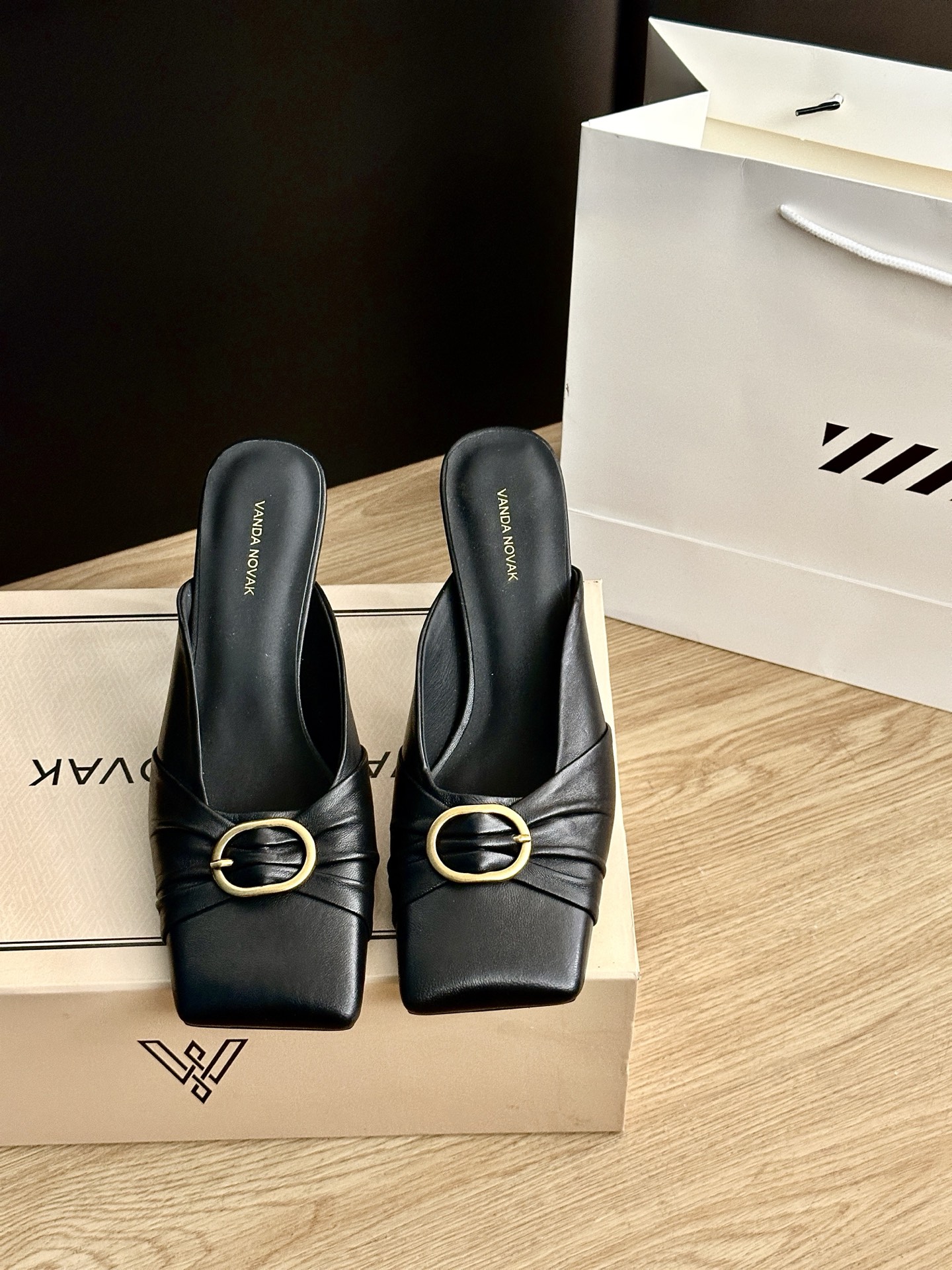 Italian Brand VANDA NOVAK Shoe Series Inspection and Distribution Overview - 图片 2