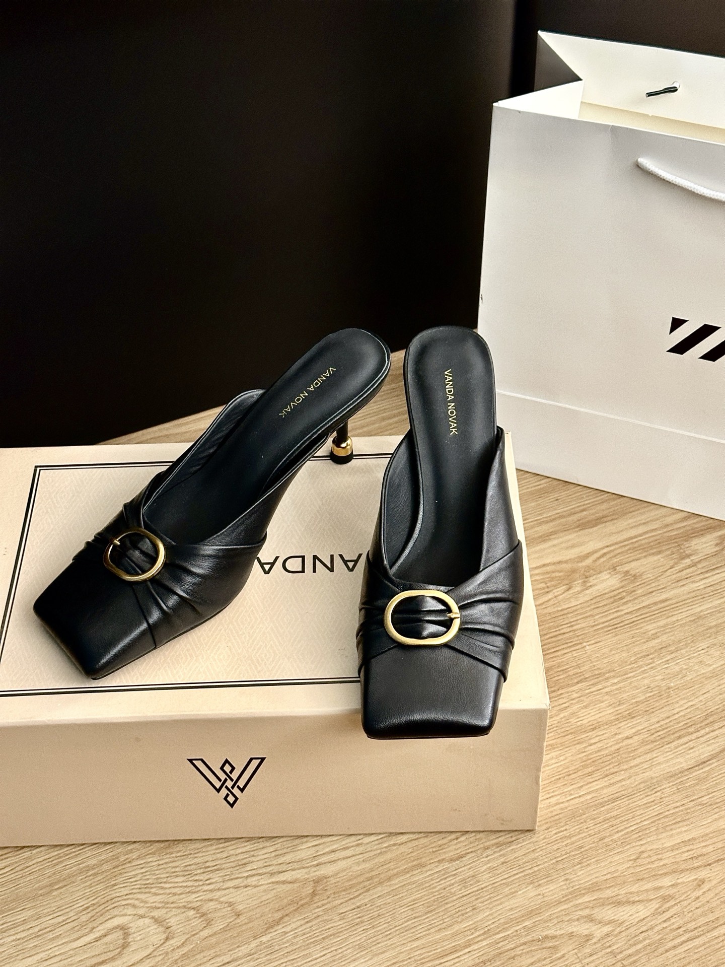 Italian Brand VANDA NOVAK Shoe Series Inspection and Distribution Overview - 图片 3
