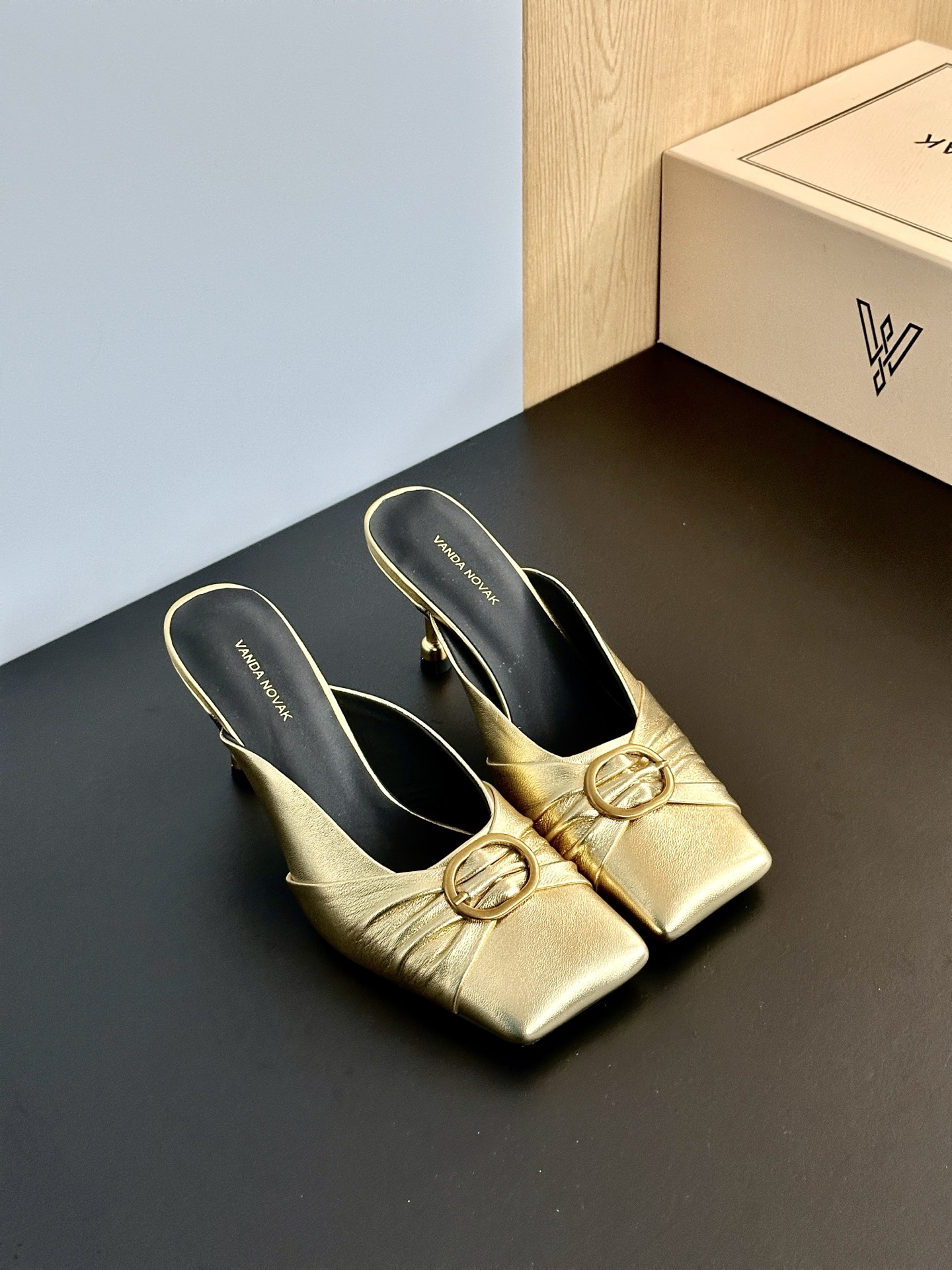 Italian Brand VANDA NOVAK Shoe Series: High-Sense Style for Overseas Fashionistas - 图片 5