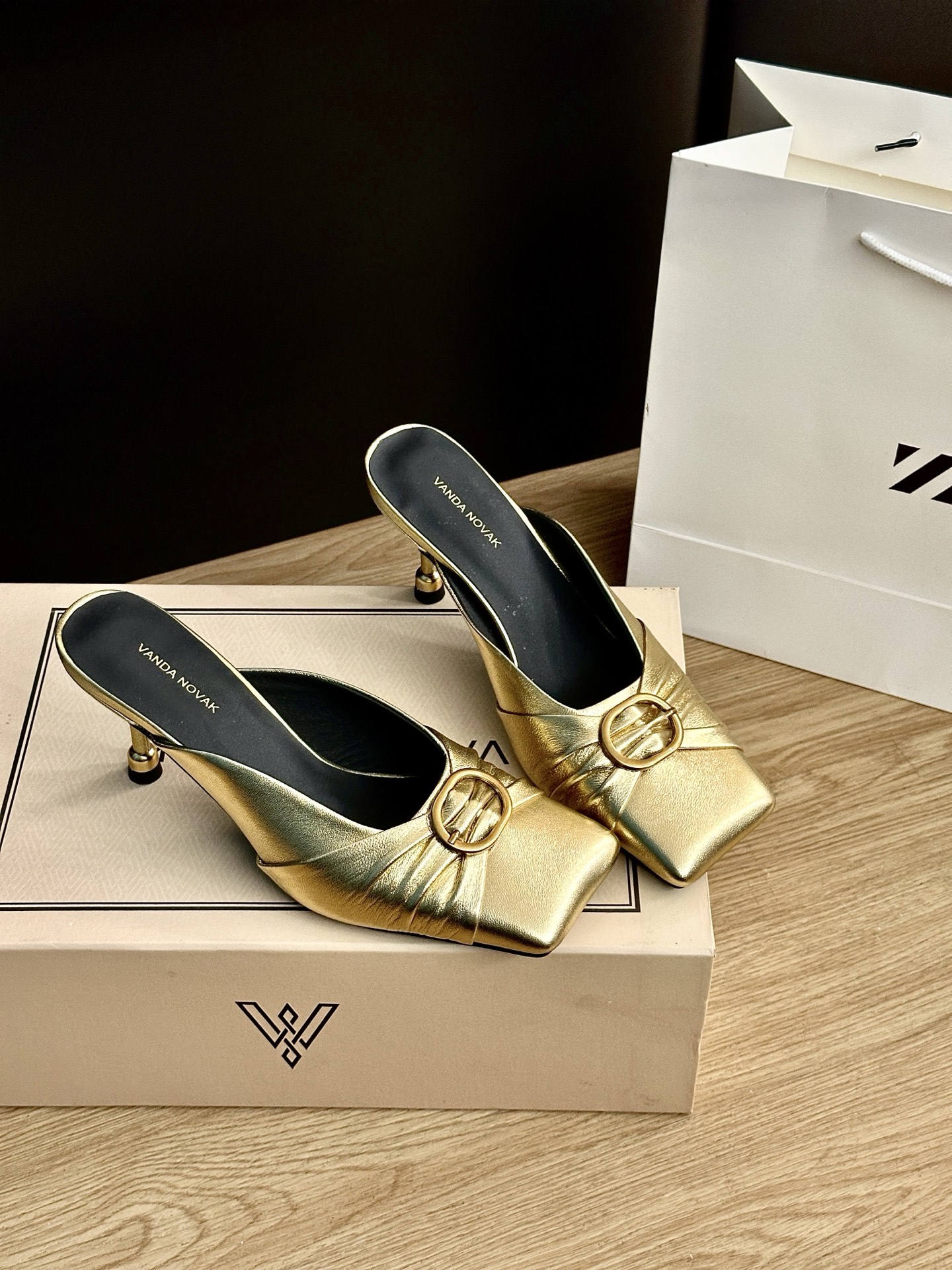 Italian Brand VANDA NOVAK Shoe Series: High-Sense Style for Overseas Fashionistas - 图片 4