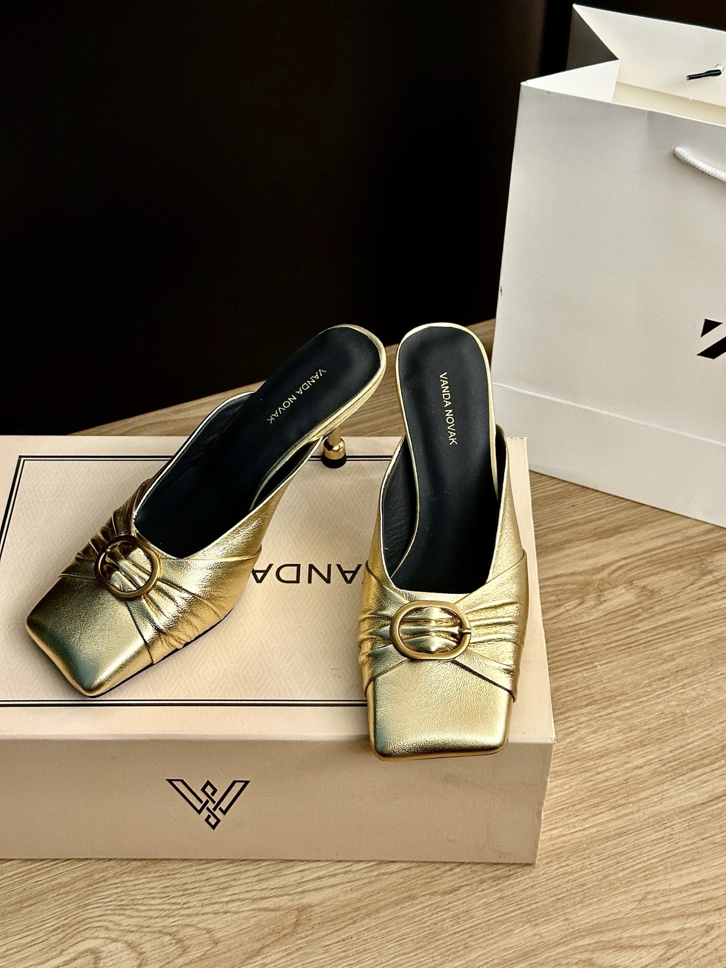 Italian Brand VANDA NOVAK Shoe Series: High-Sense Style for Overseas Fashionistas - 图片 3
