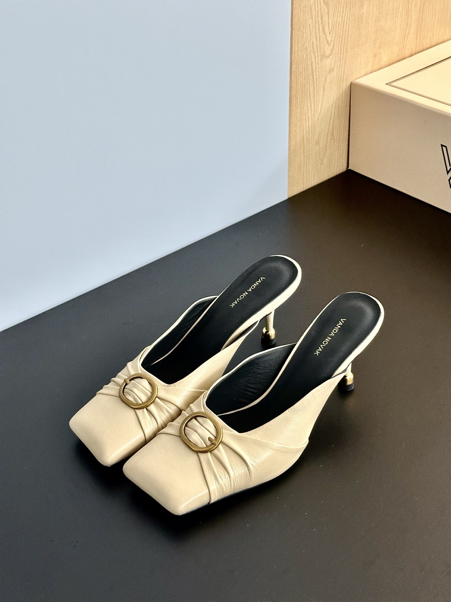 Italian Brand VANDA NOVAK High-Sense Shoe Series with Sheepskin Material - 图片 6