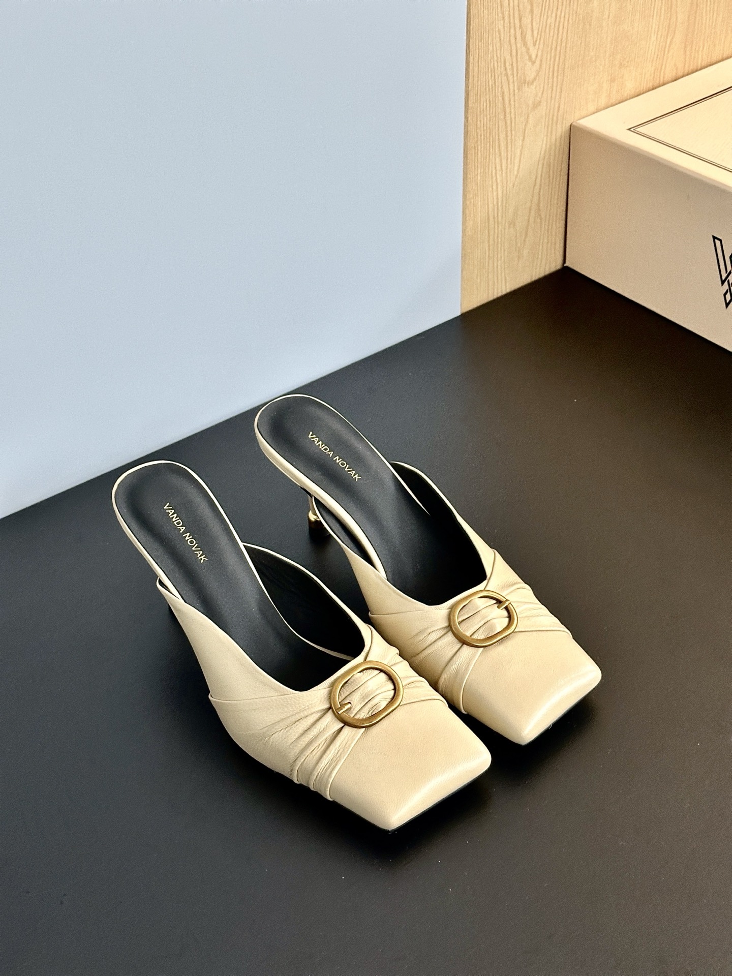 Italian Brand VANDA NOVAK High-Sense Shoe Series with Sheepskin Material - 图片 5