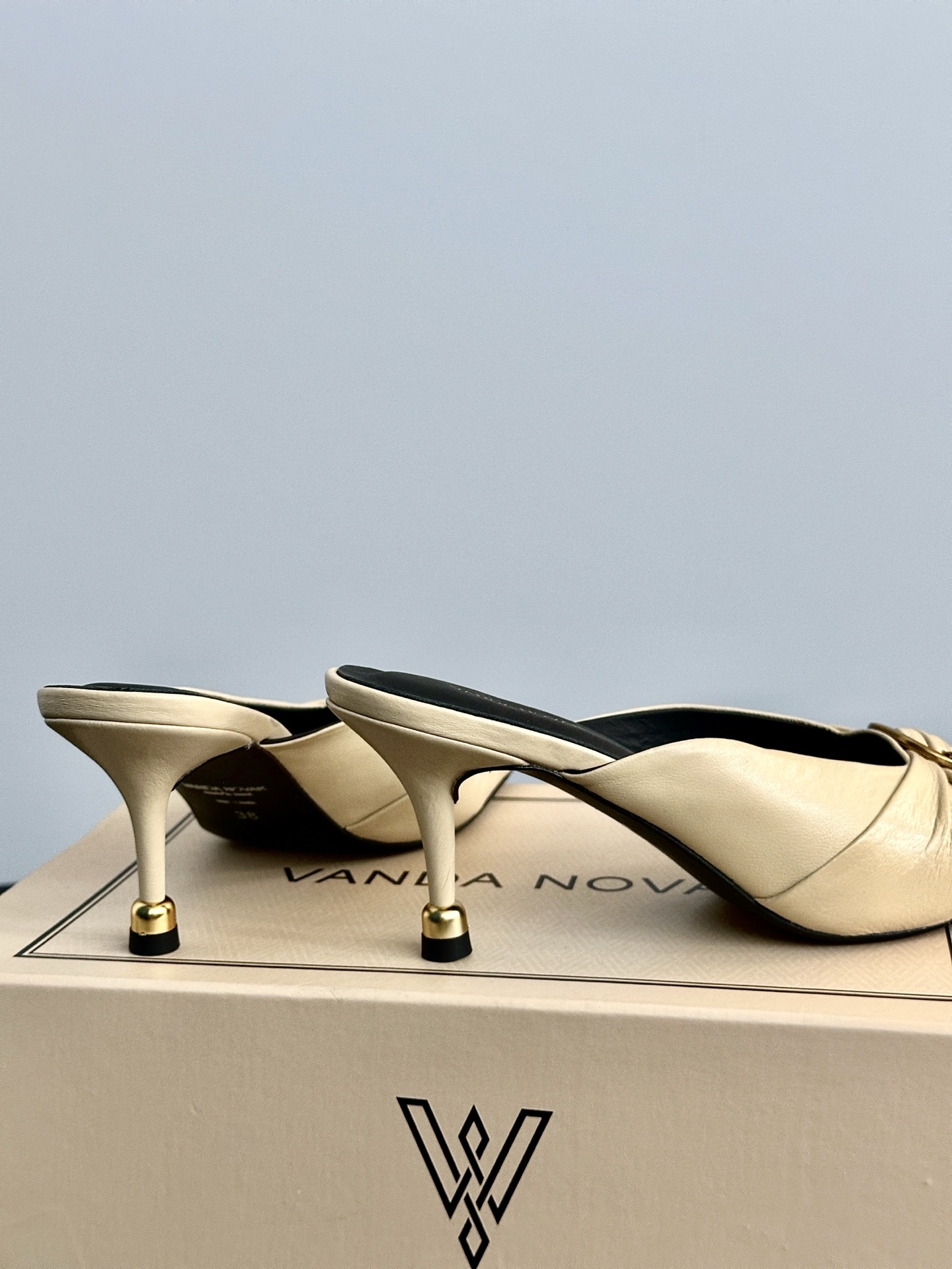 Italian Brand VANDA NOVAK High-Sense Shoe Series with Sheepskin Material - 图片 8