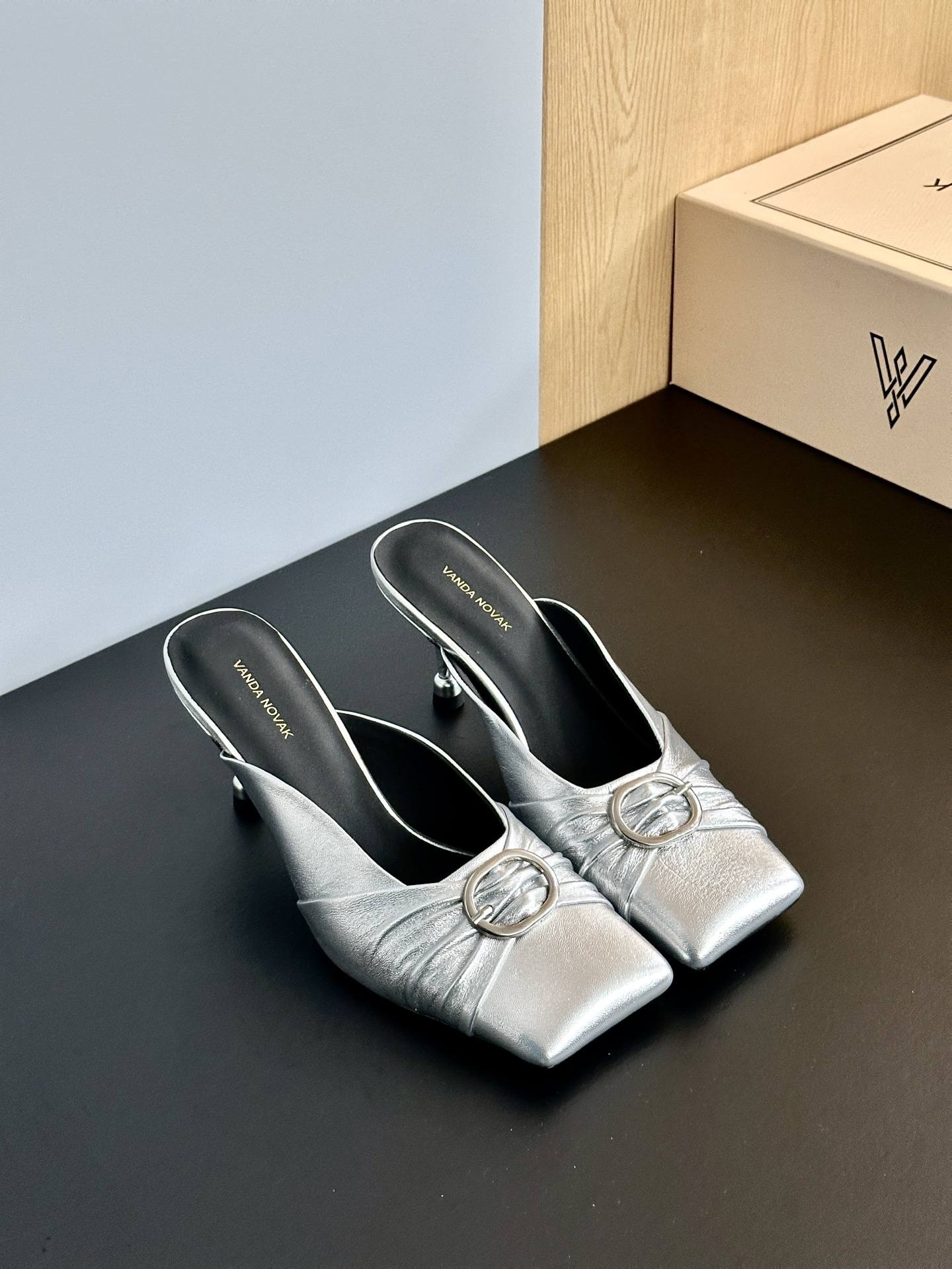 Italian Brand VANDA NOVAK Shoe Series with High-Sense Style and Quality Craftsmanship - 图片 5
