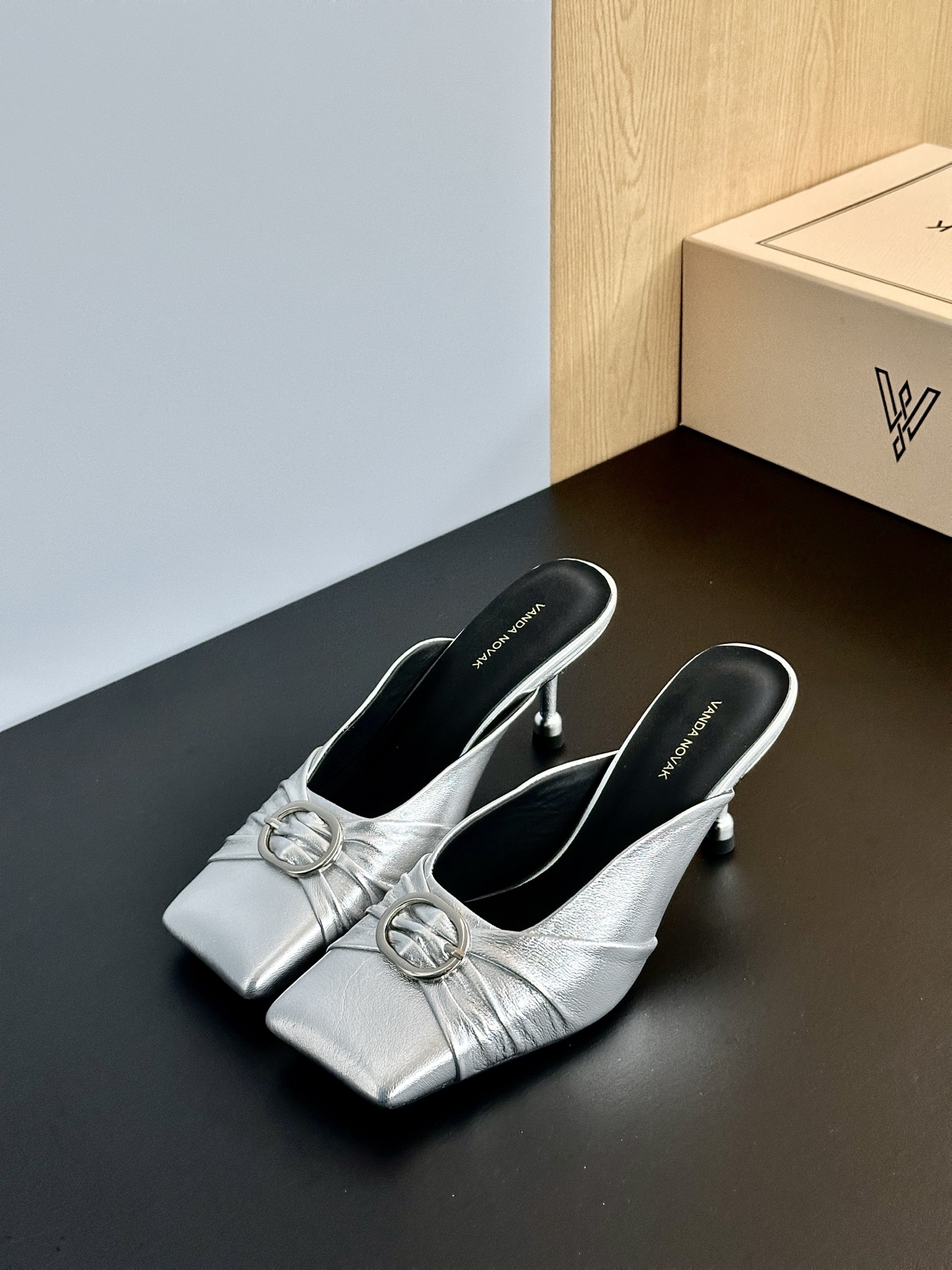 Italian Brand VANDA NOVAK Shoe Series with High-Sense Style and Quality Craftsmanship - 图片 6